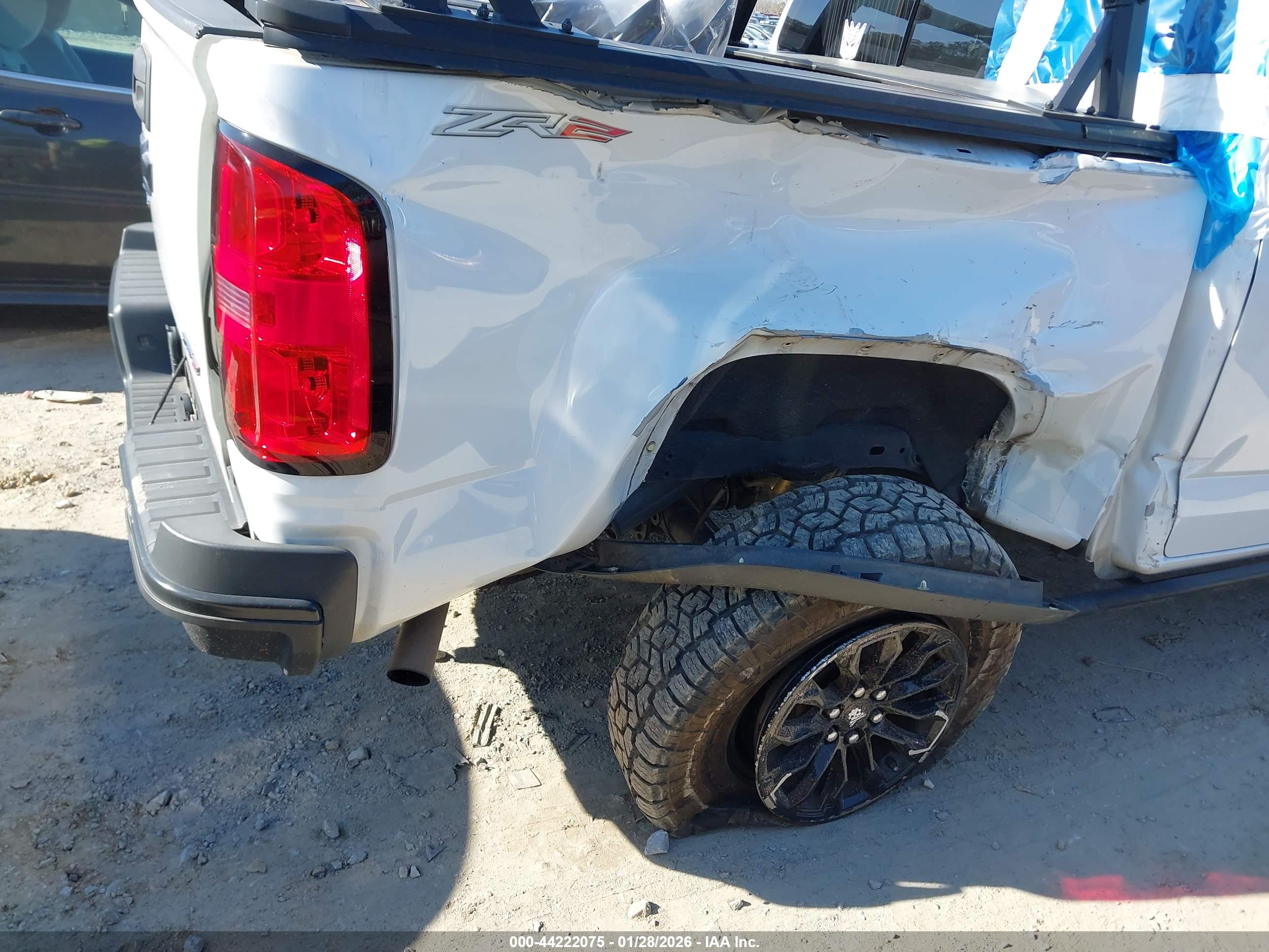 CHEVROLET COLORADO image 6
