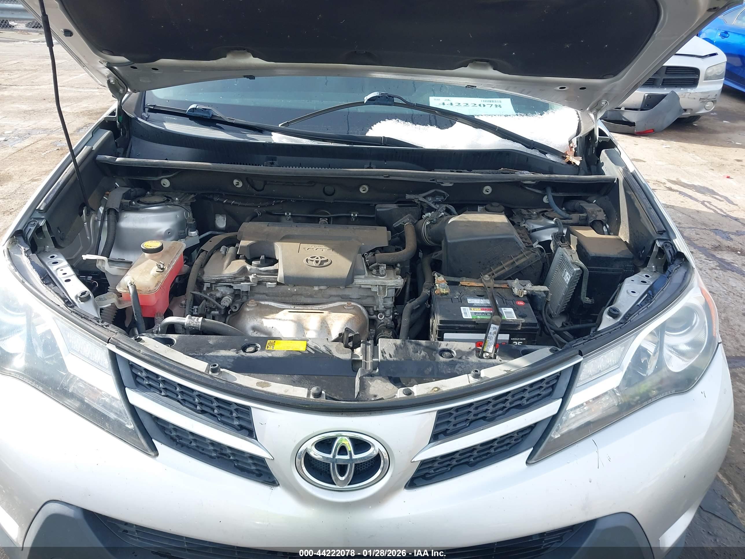 TOYOTA RAV4 image 10
