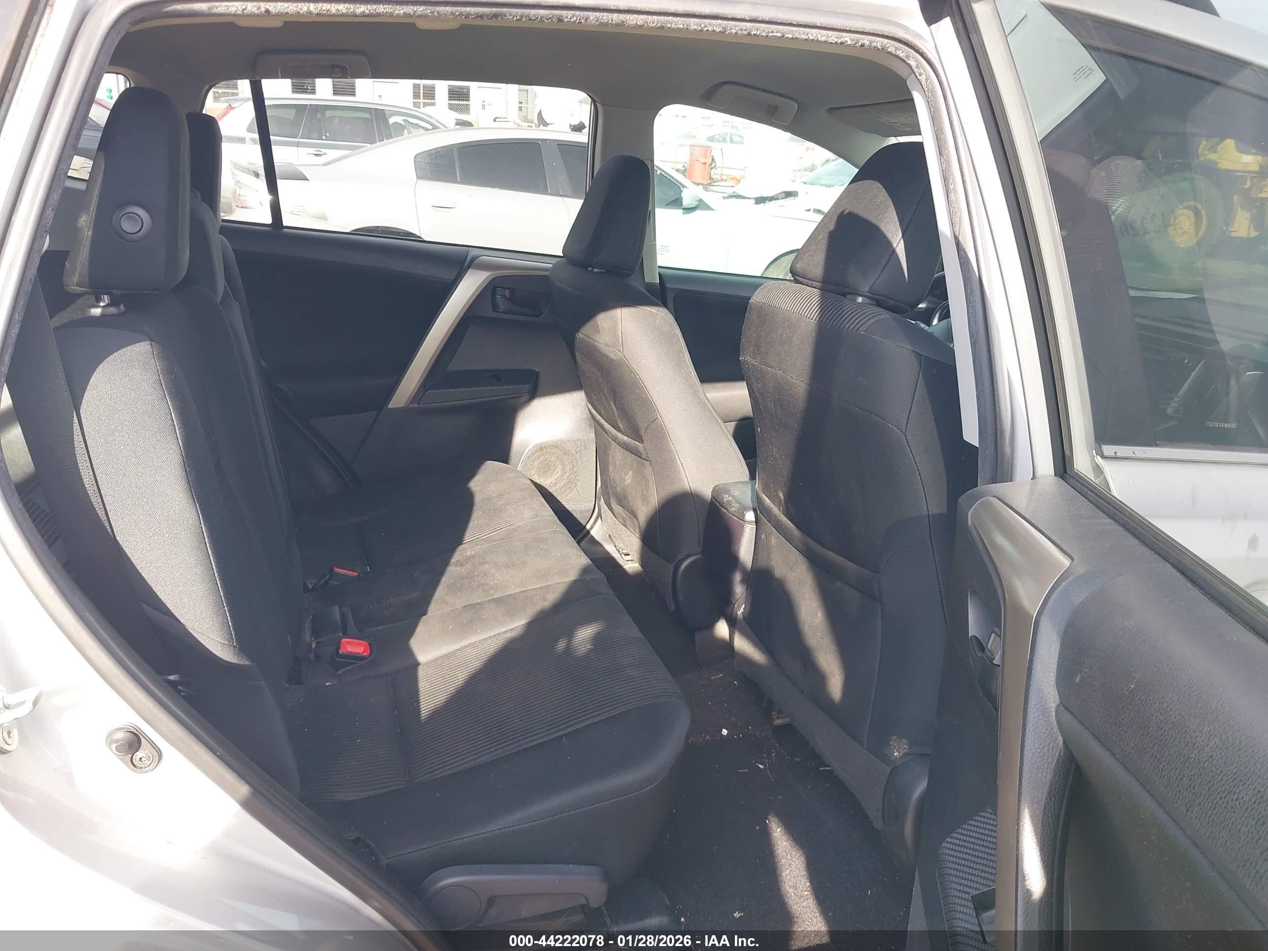 TOYOTA RAV4 image 8