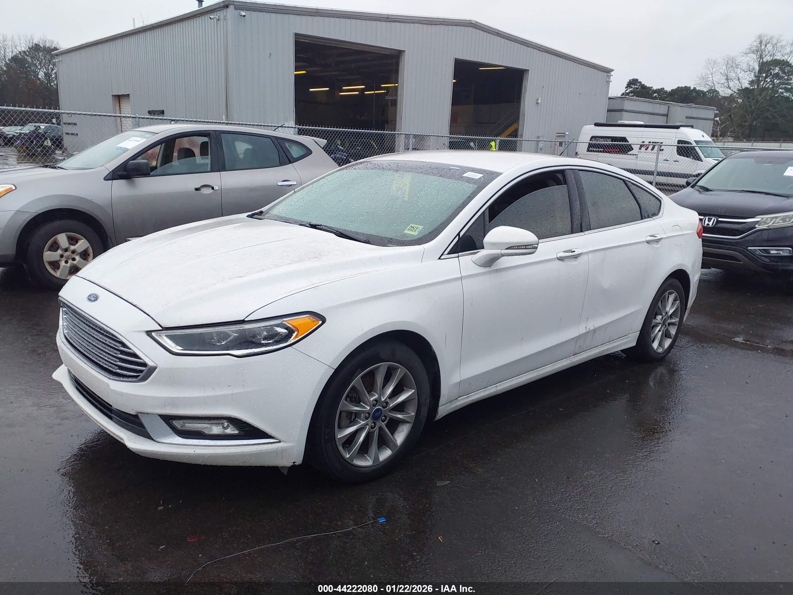 FORD FUSION image 2