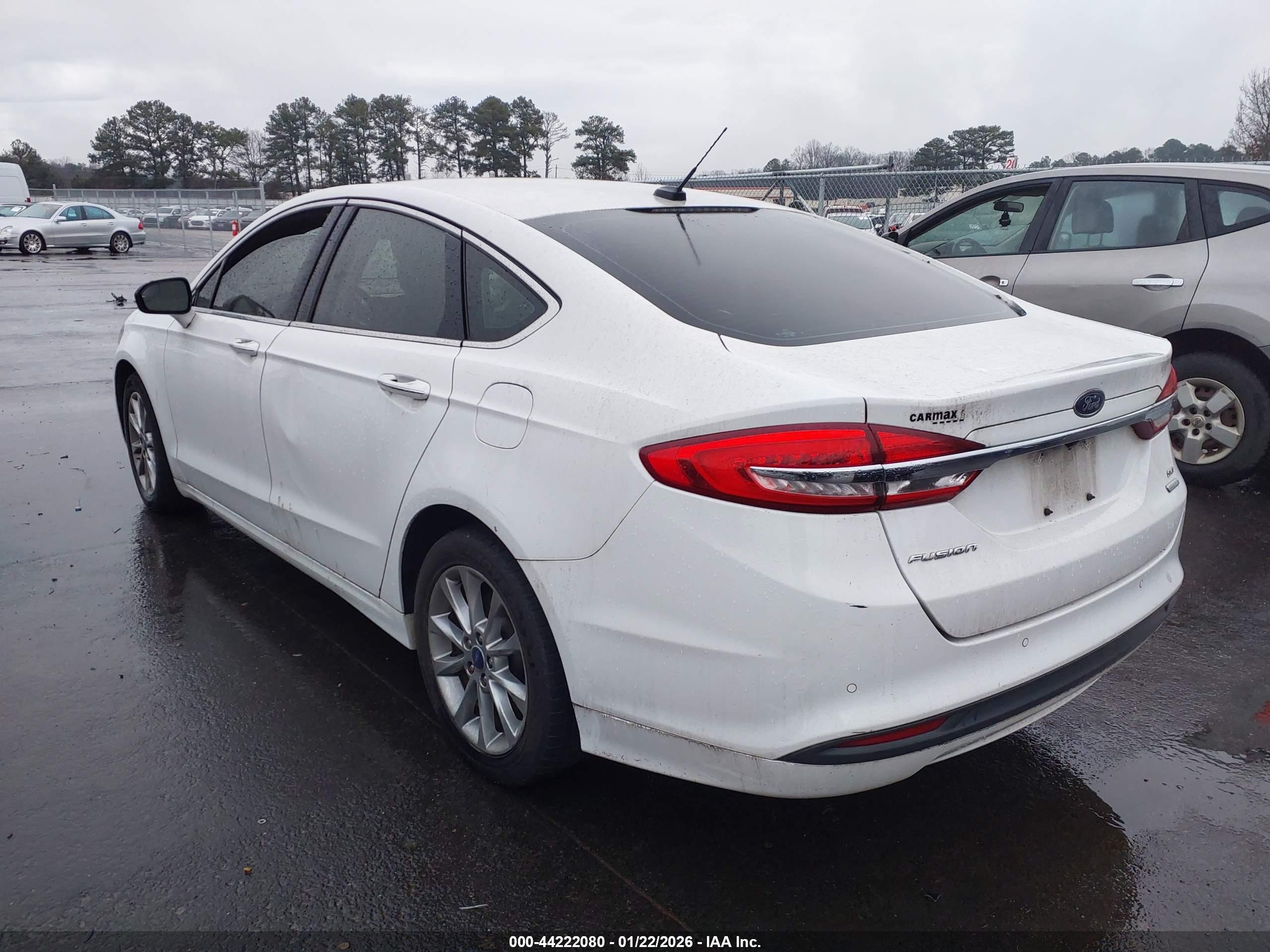 FORD FUSION image 3