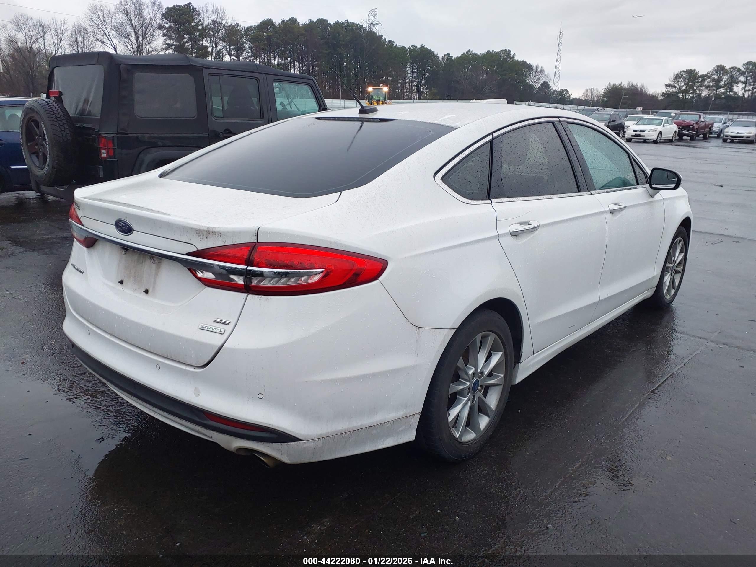FORD FUSION image 4