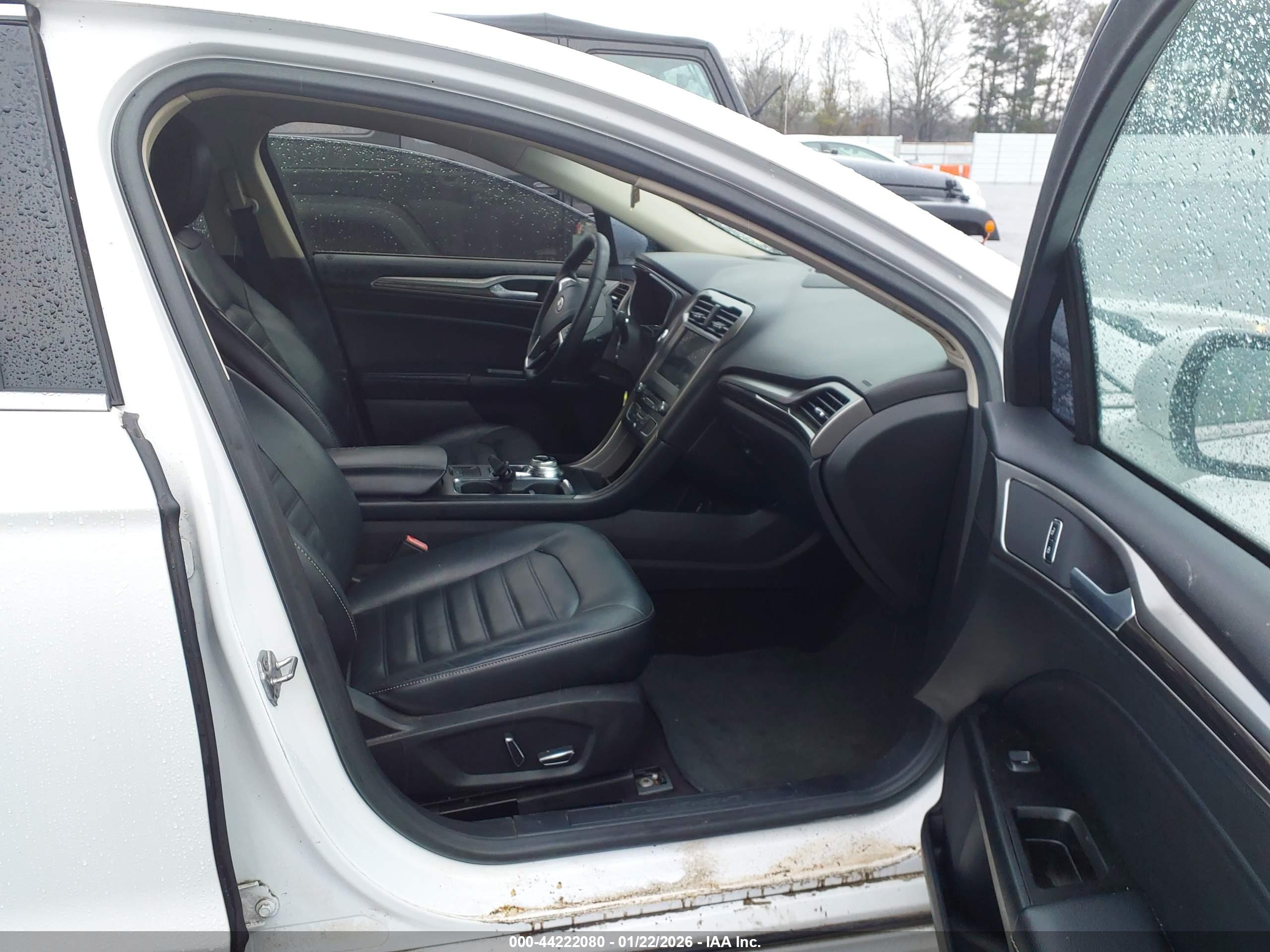 FORD FUSION image 5