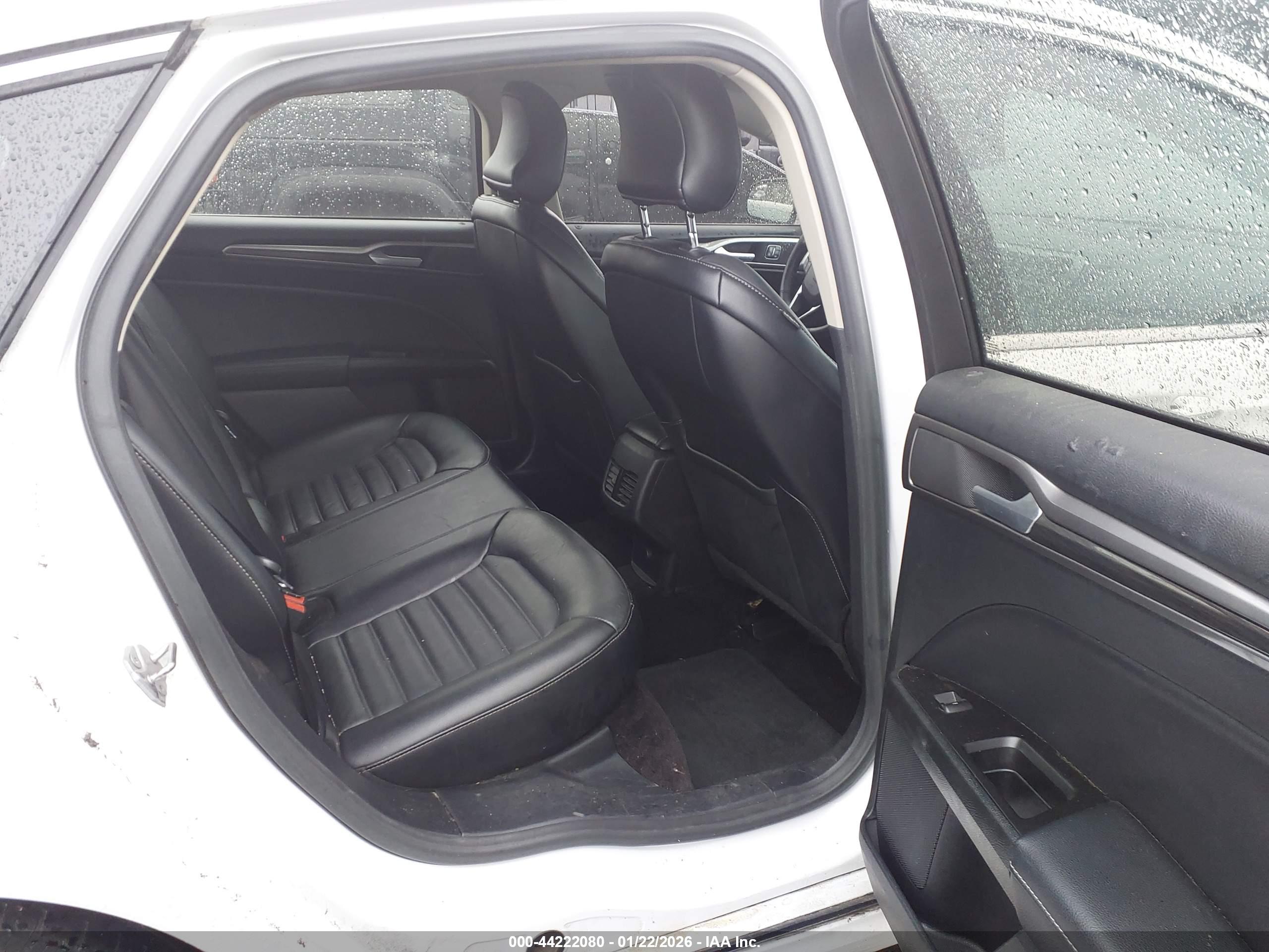 FORD FUSION image 8