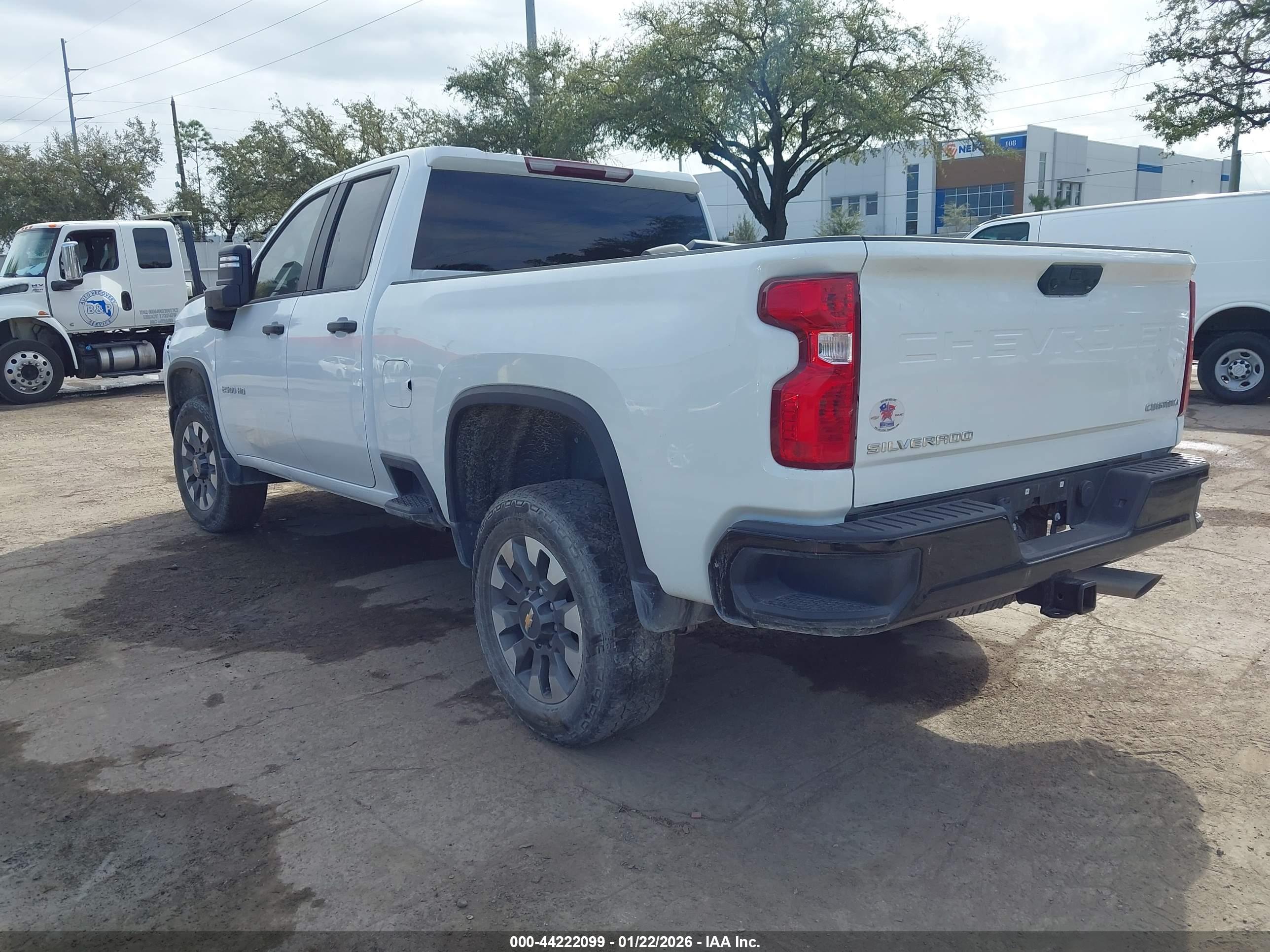 CHEVROLET SILVERADO image 3