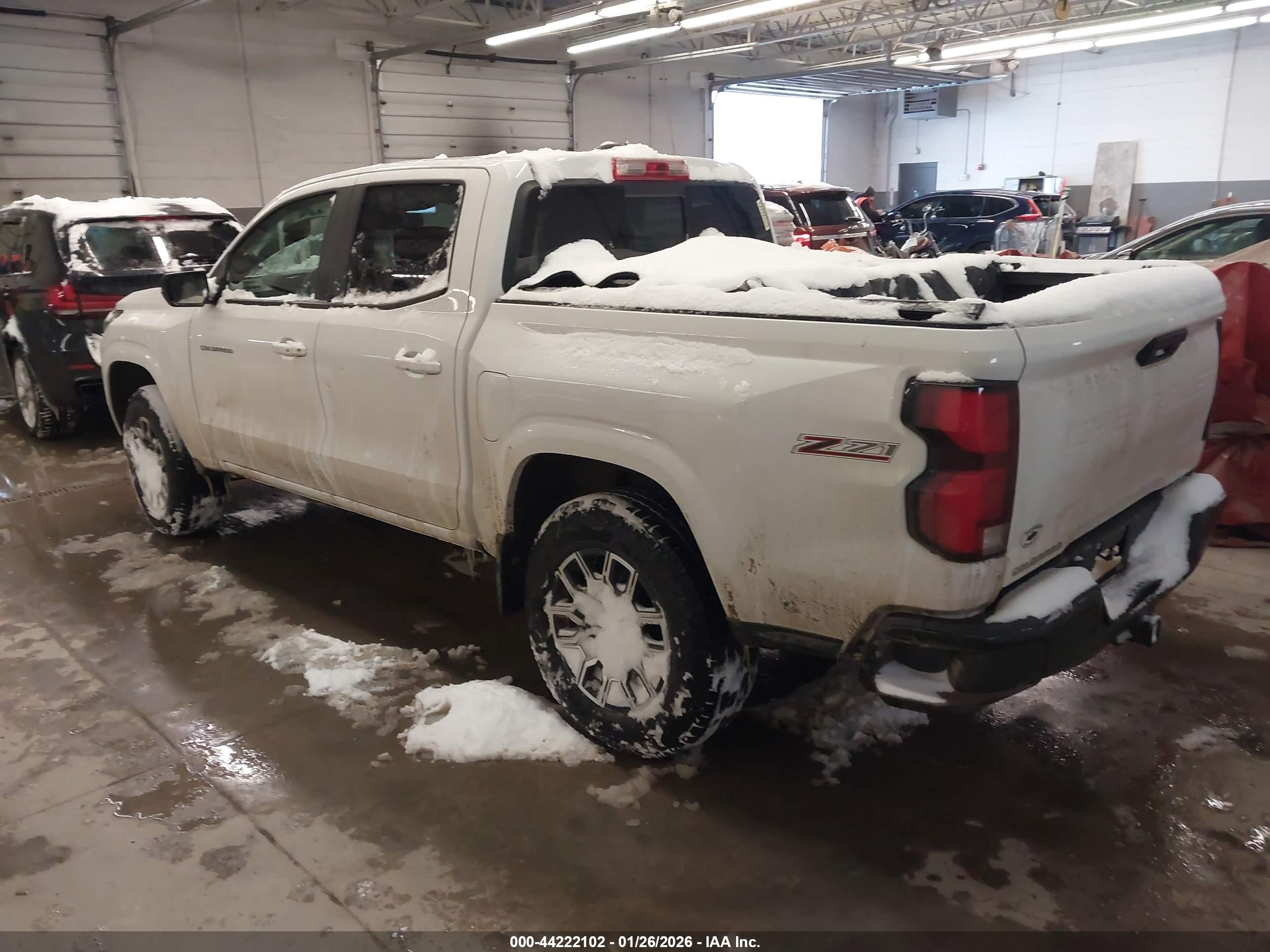 CHEVROLET COLORADO image 3