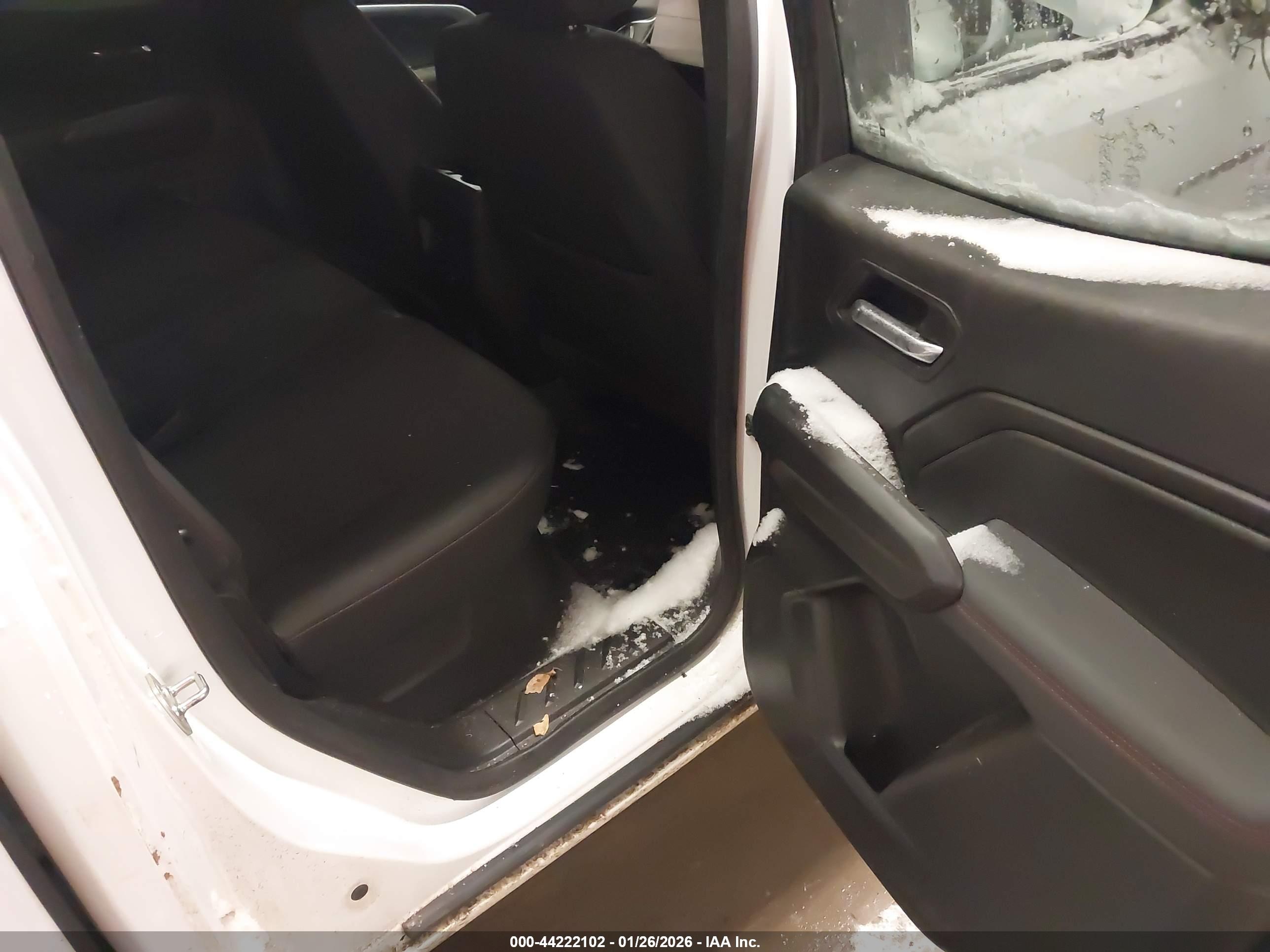 CHEVROLET COLORADO image 8
