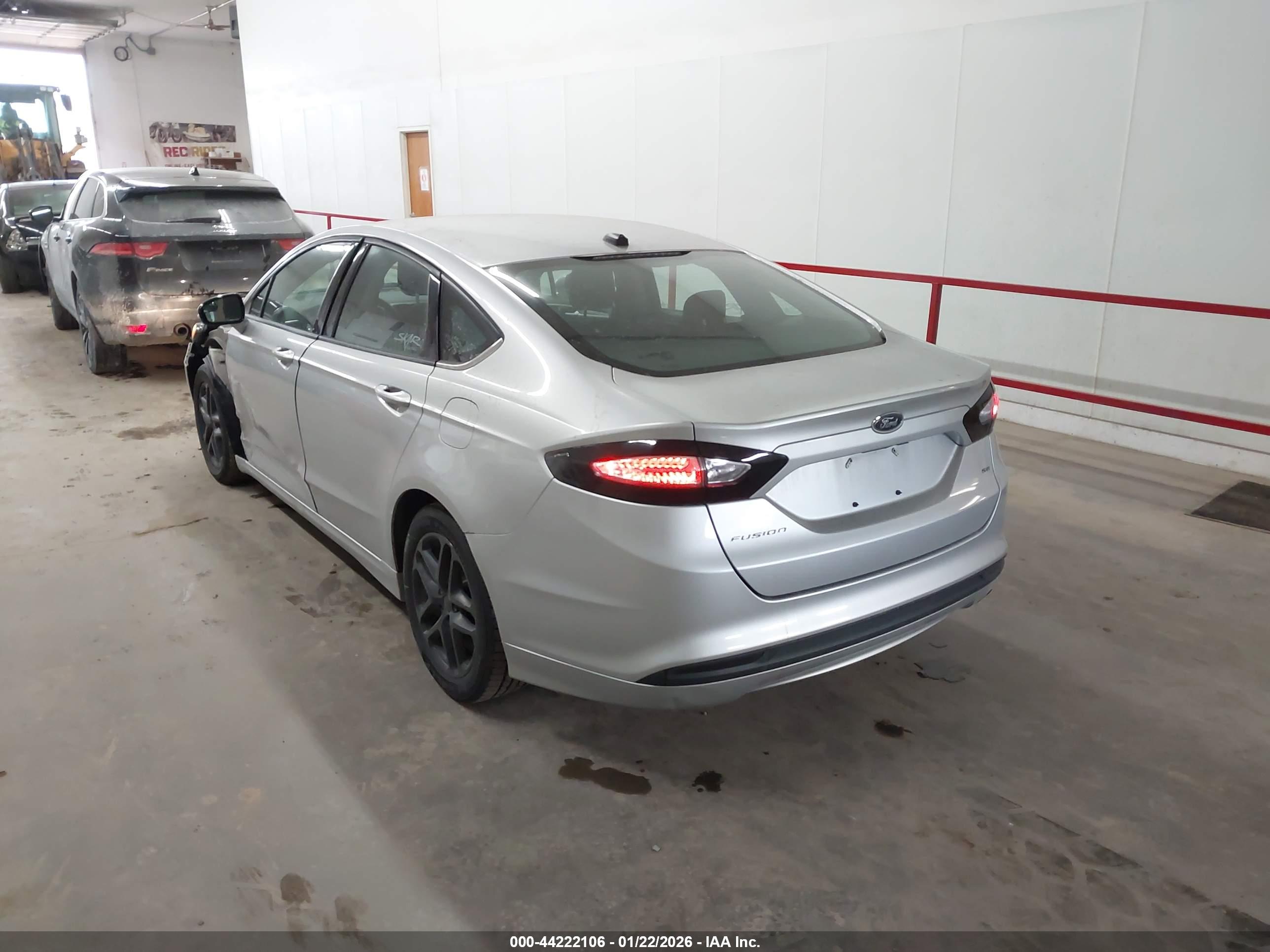 FORD FUSION image 3