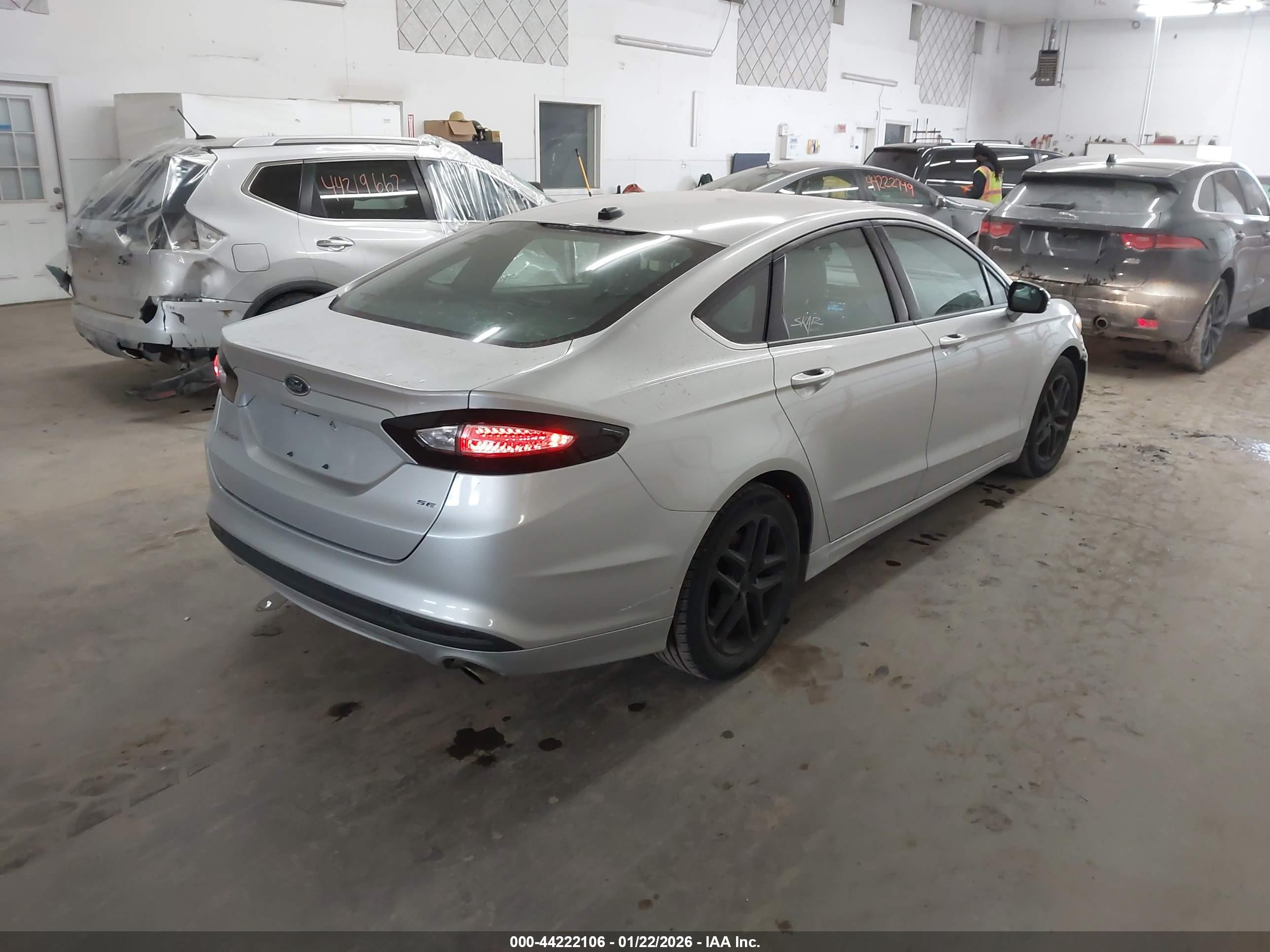 FORD FUSION image 4