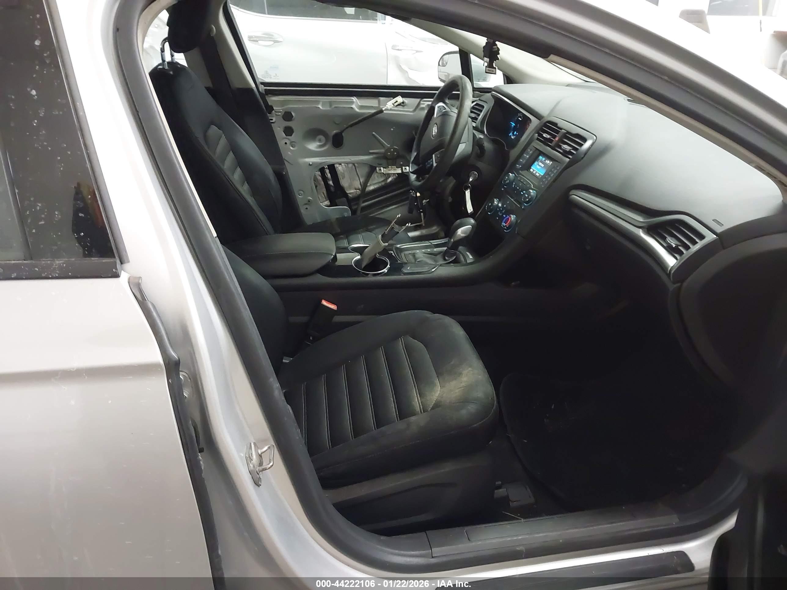 FORD FUSION image 5