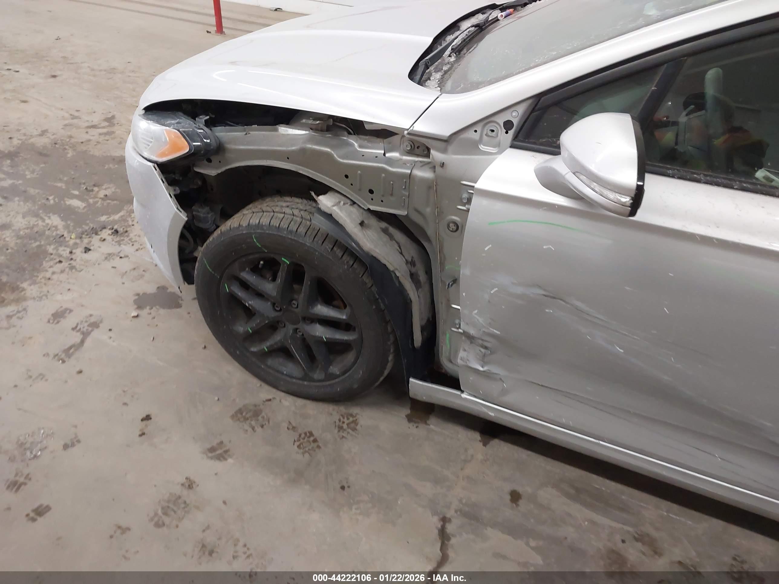 FORD FUSION image 6