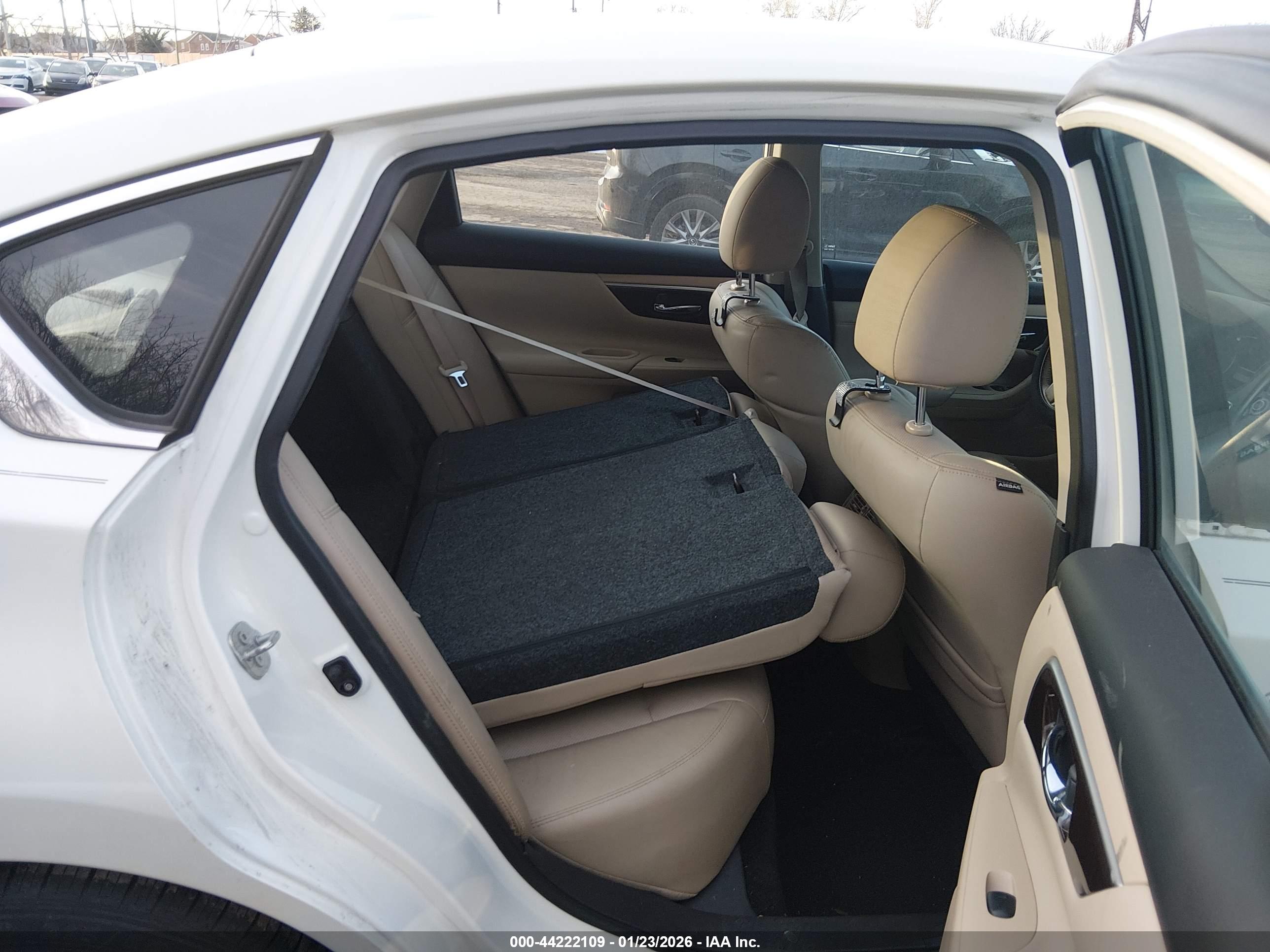 NISSAN ALTIMA image 8