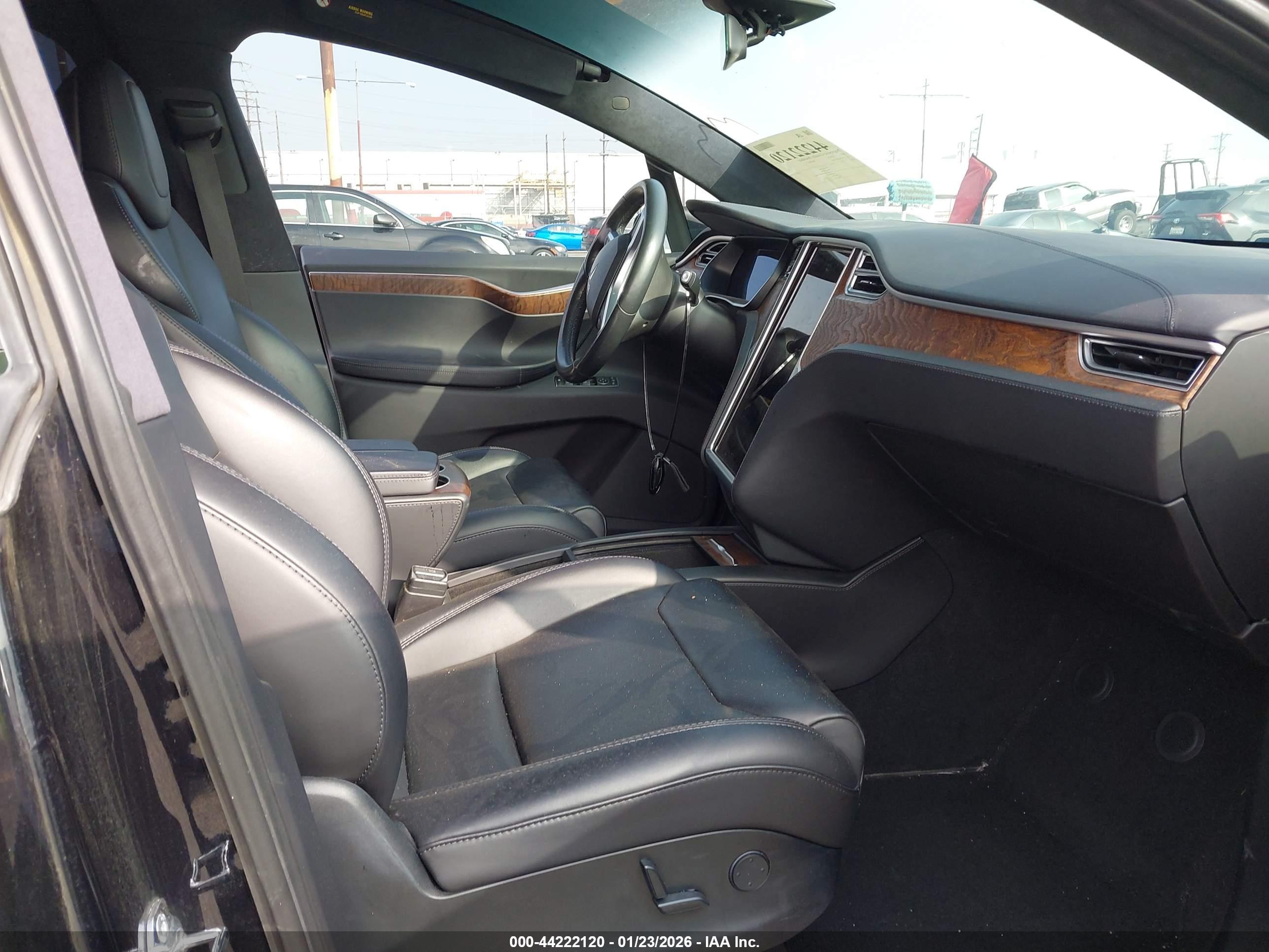 TESLA MODEL image 5