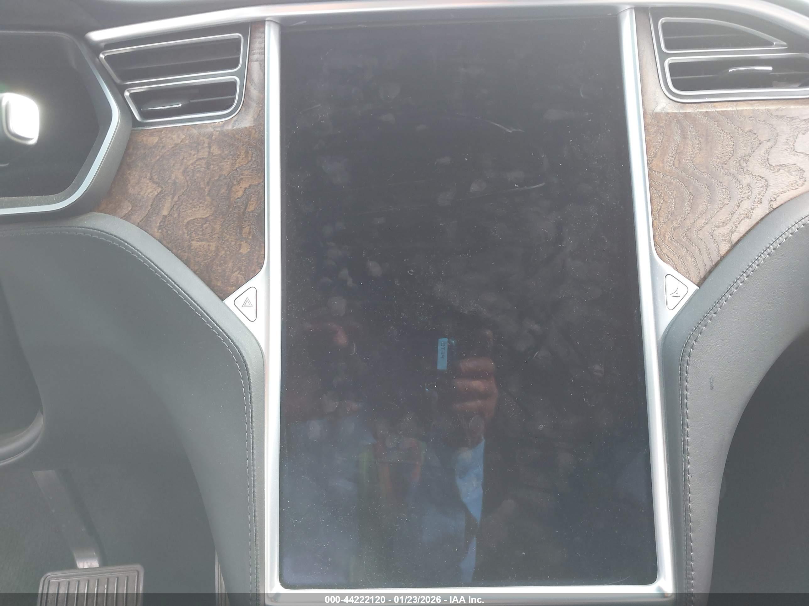 TESLA MODEL image 7
