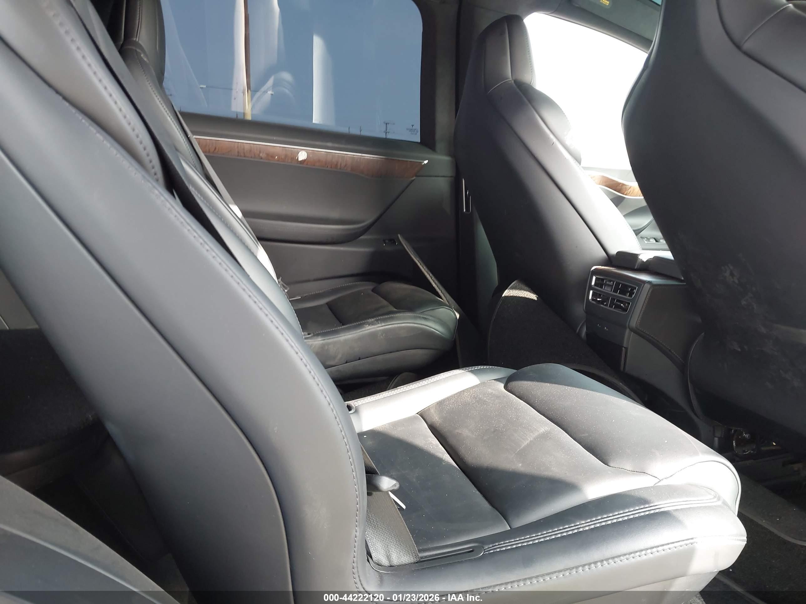 TESLA MODEL image 8