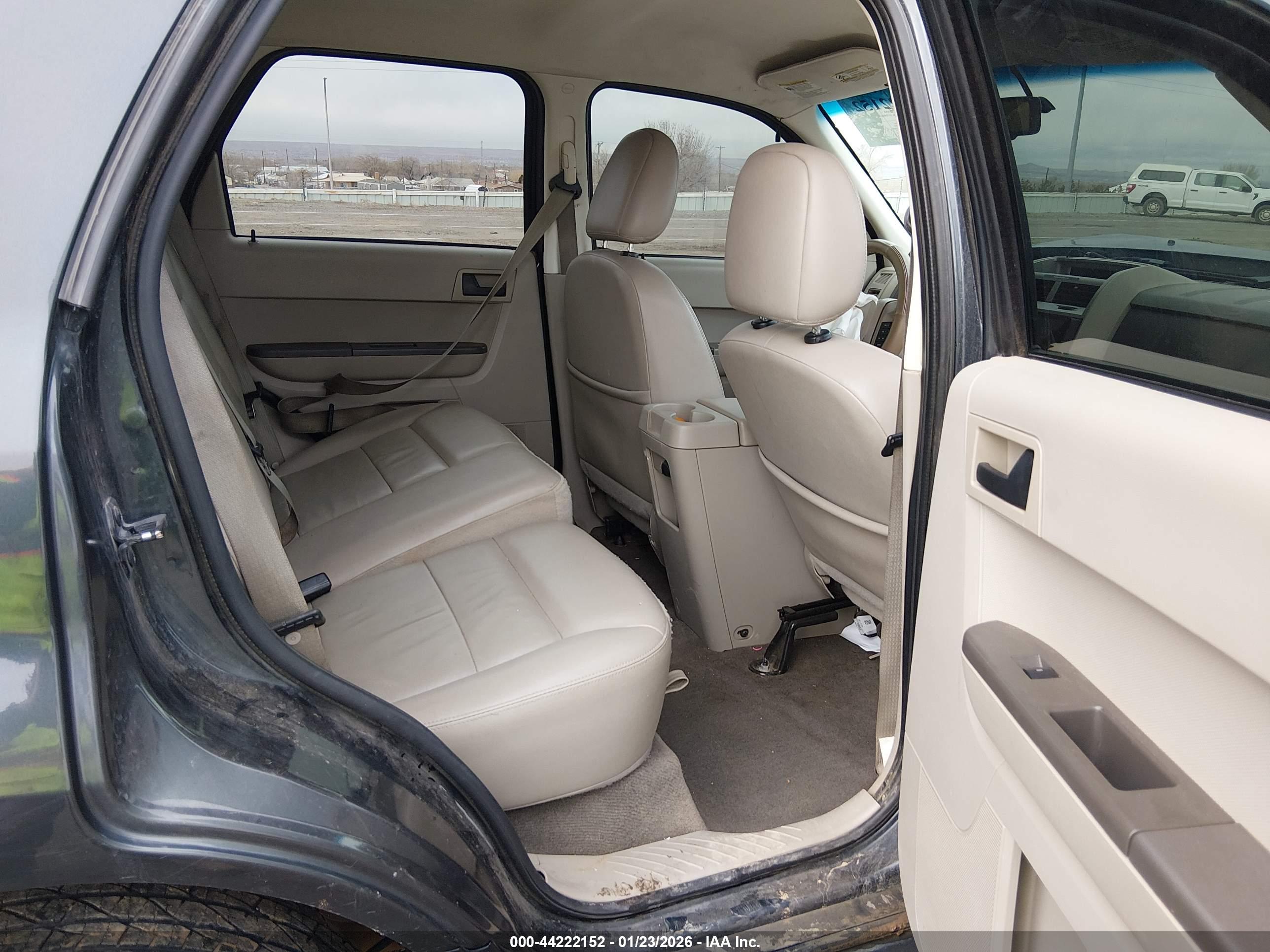 FORD ESCAPE image 8