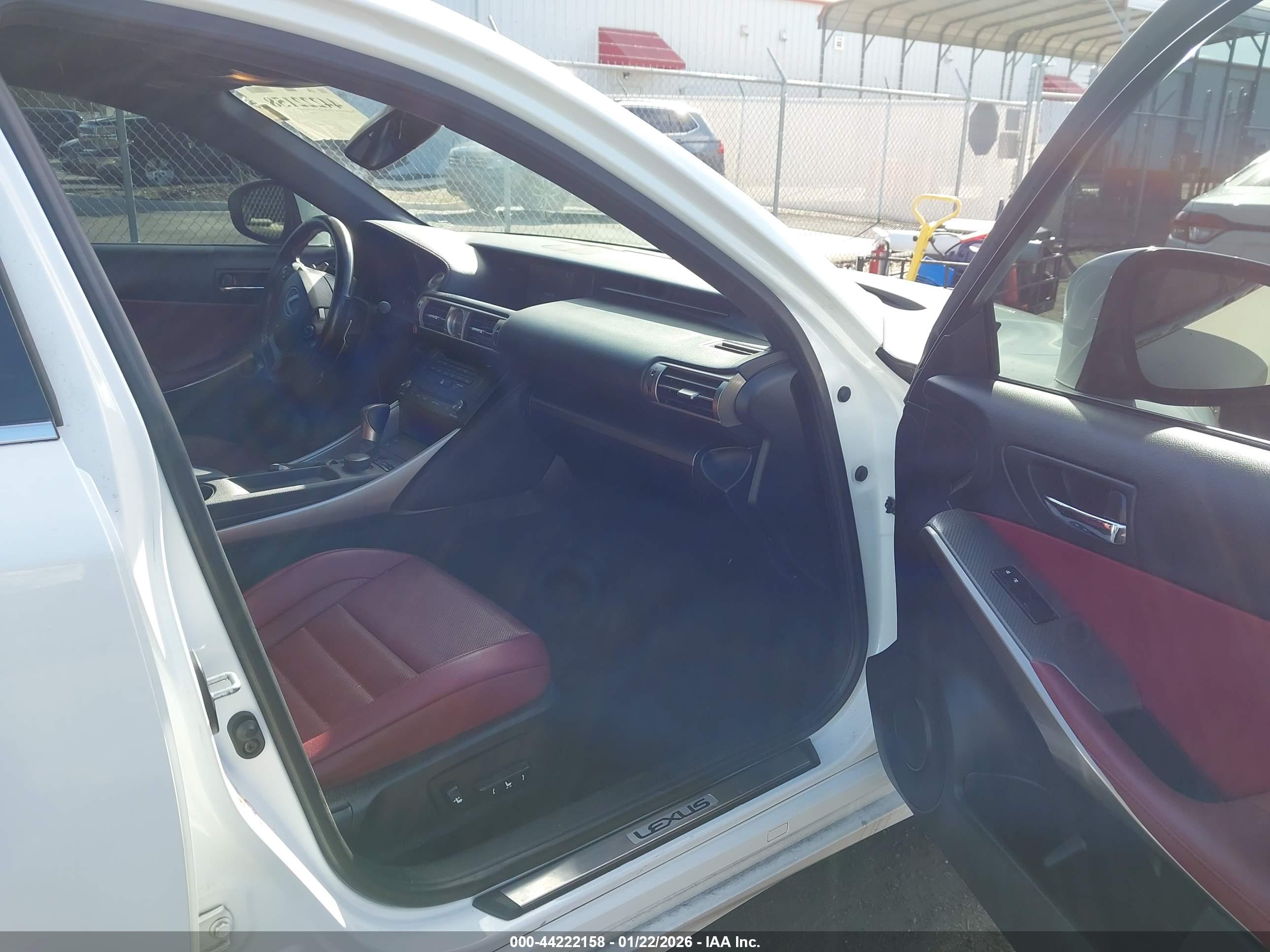 LEXUS IS image 5