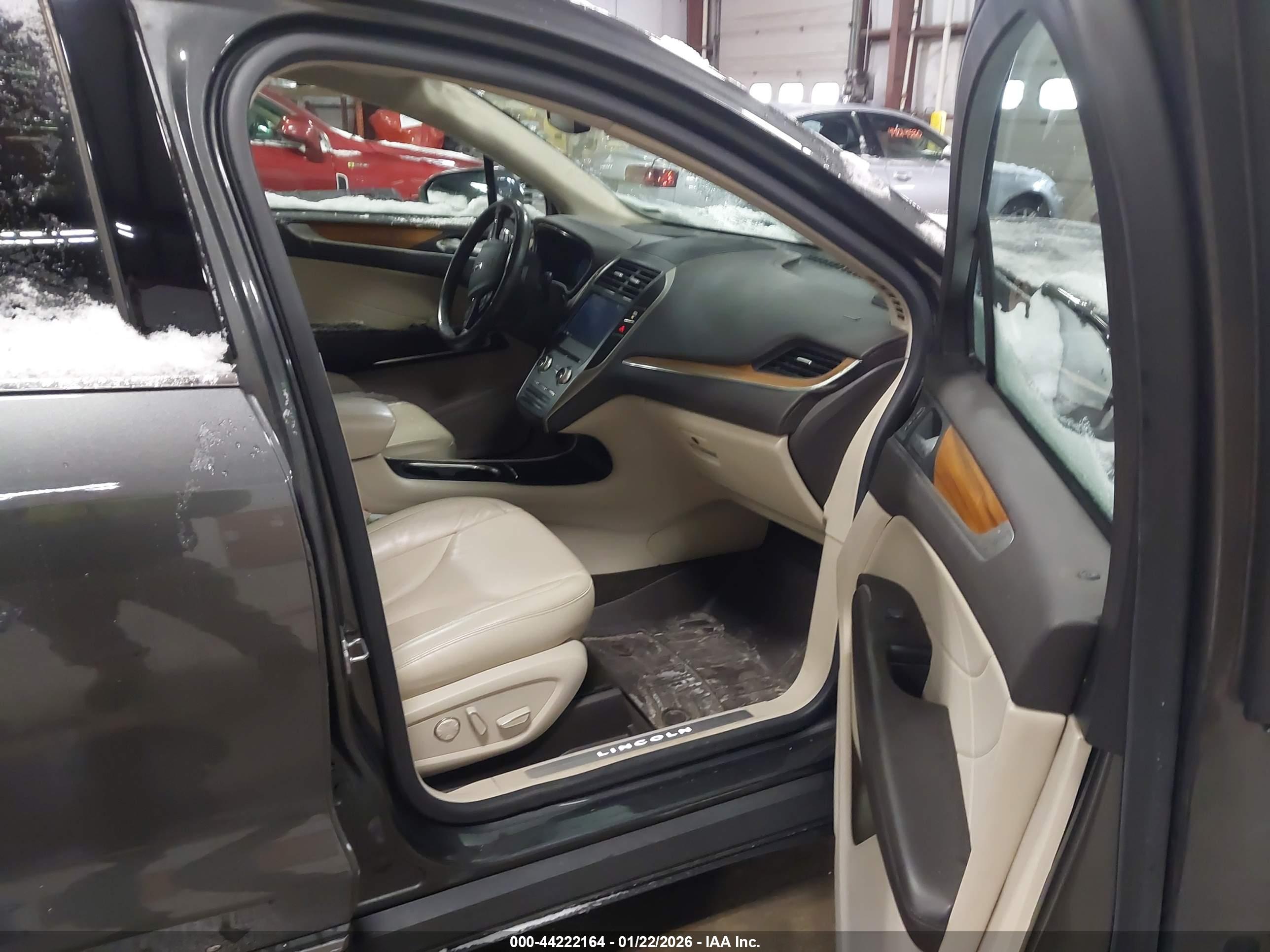 LINCOLN MKC image 5