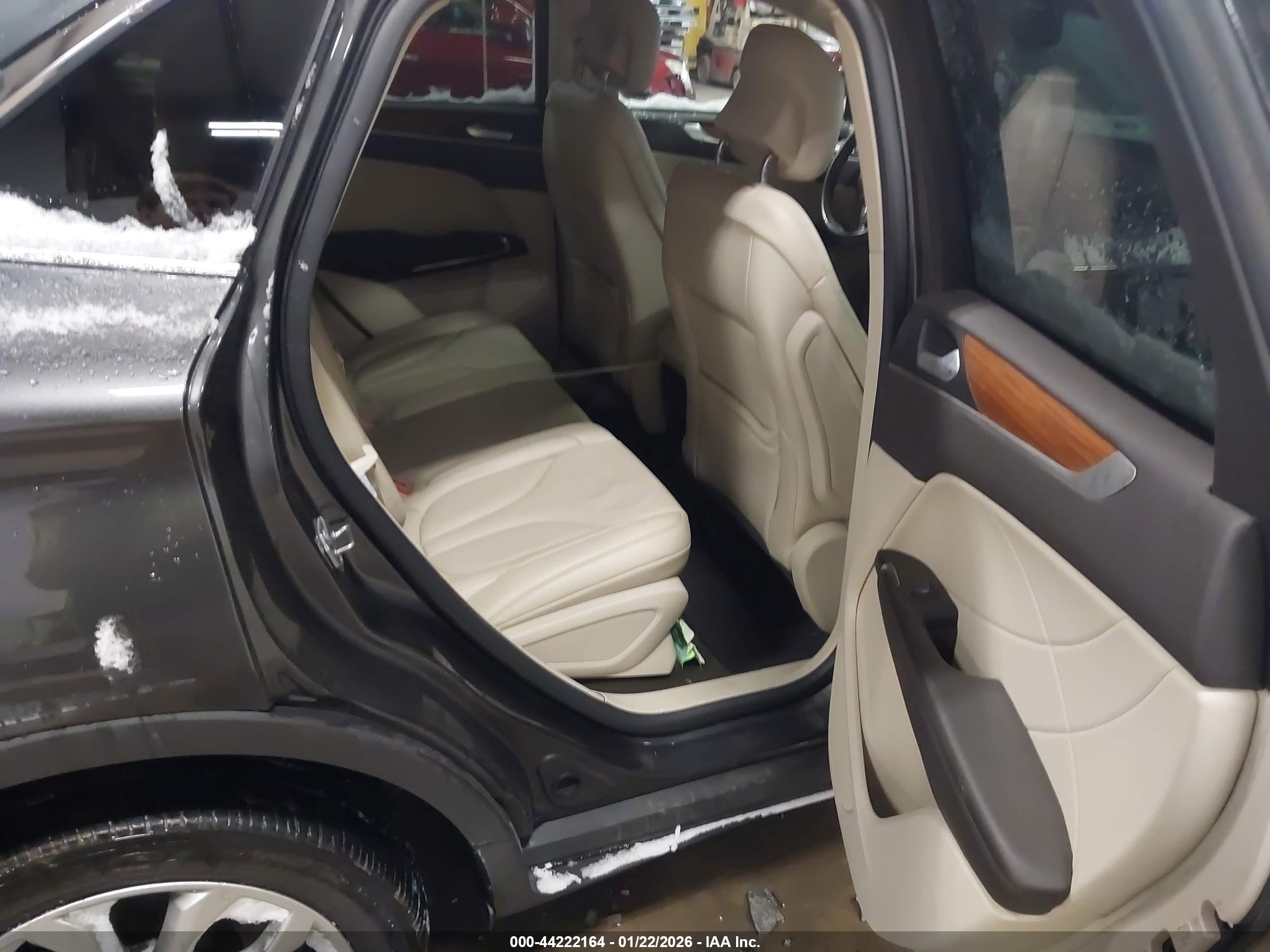 LINCOLN MKC image 8