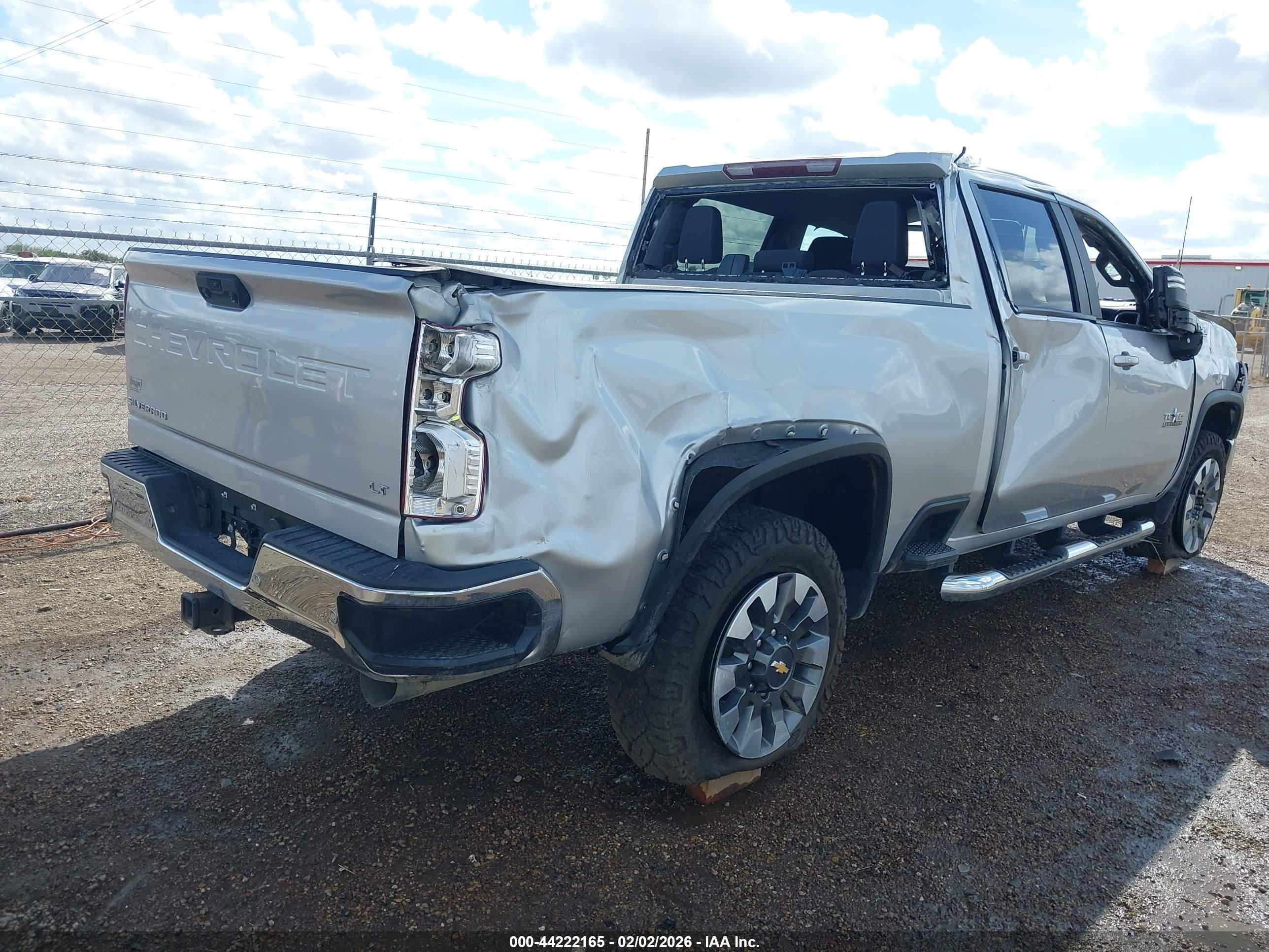 CHEVROLET SILVERADO image 3