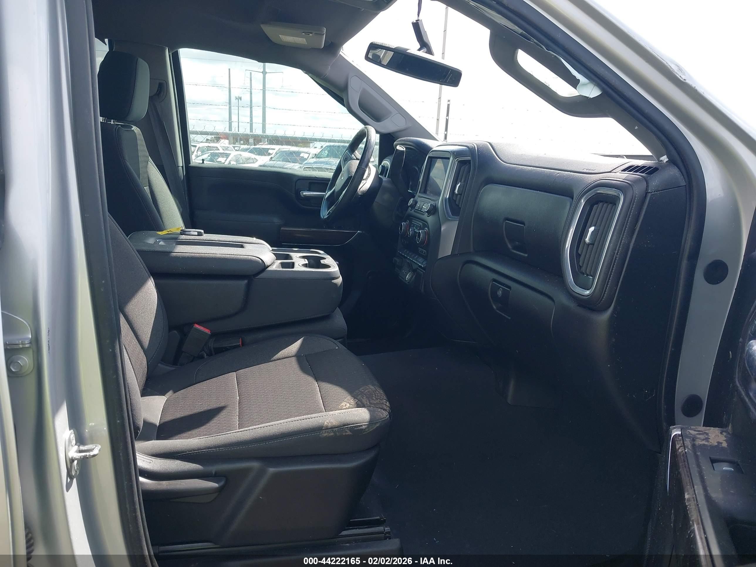 CHEVROLET SILVERADO image 5