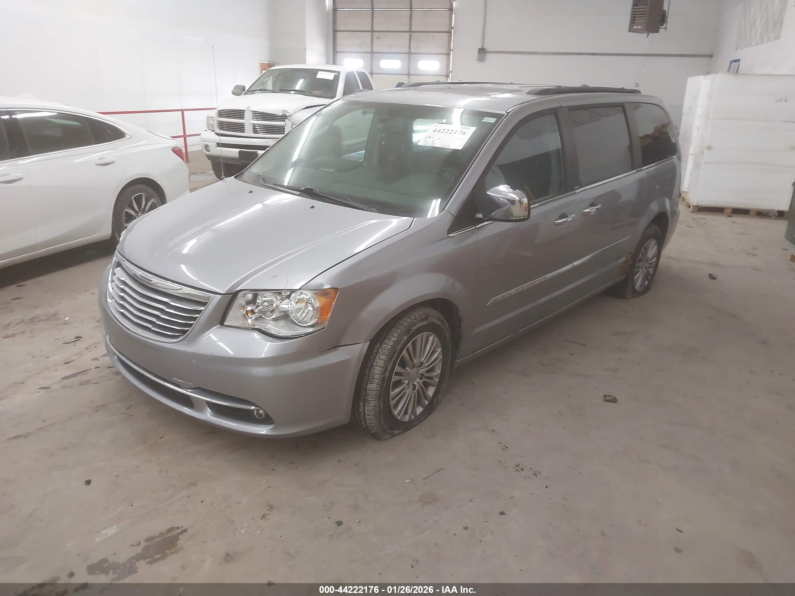 CHRYSLER TOWN image 2