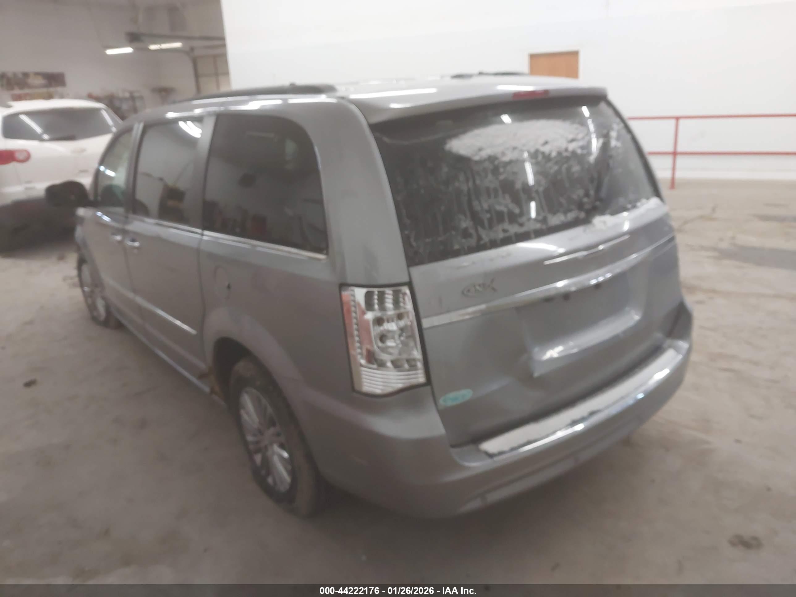 CHRYSLER TOWN image 3