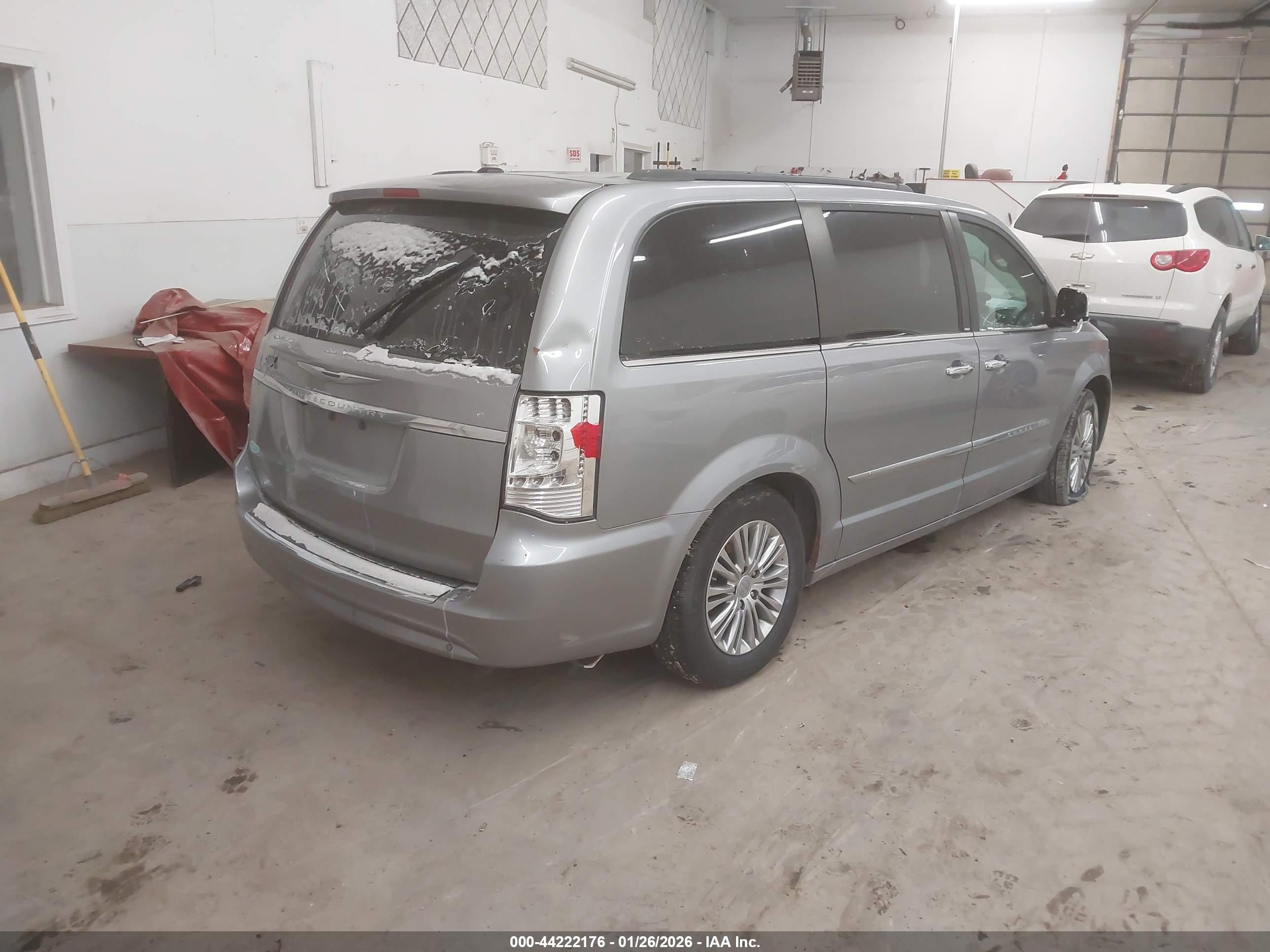 CHRYSLER TOWN image 4
