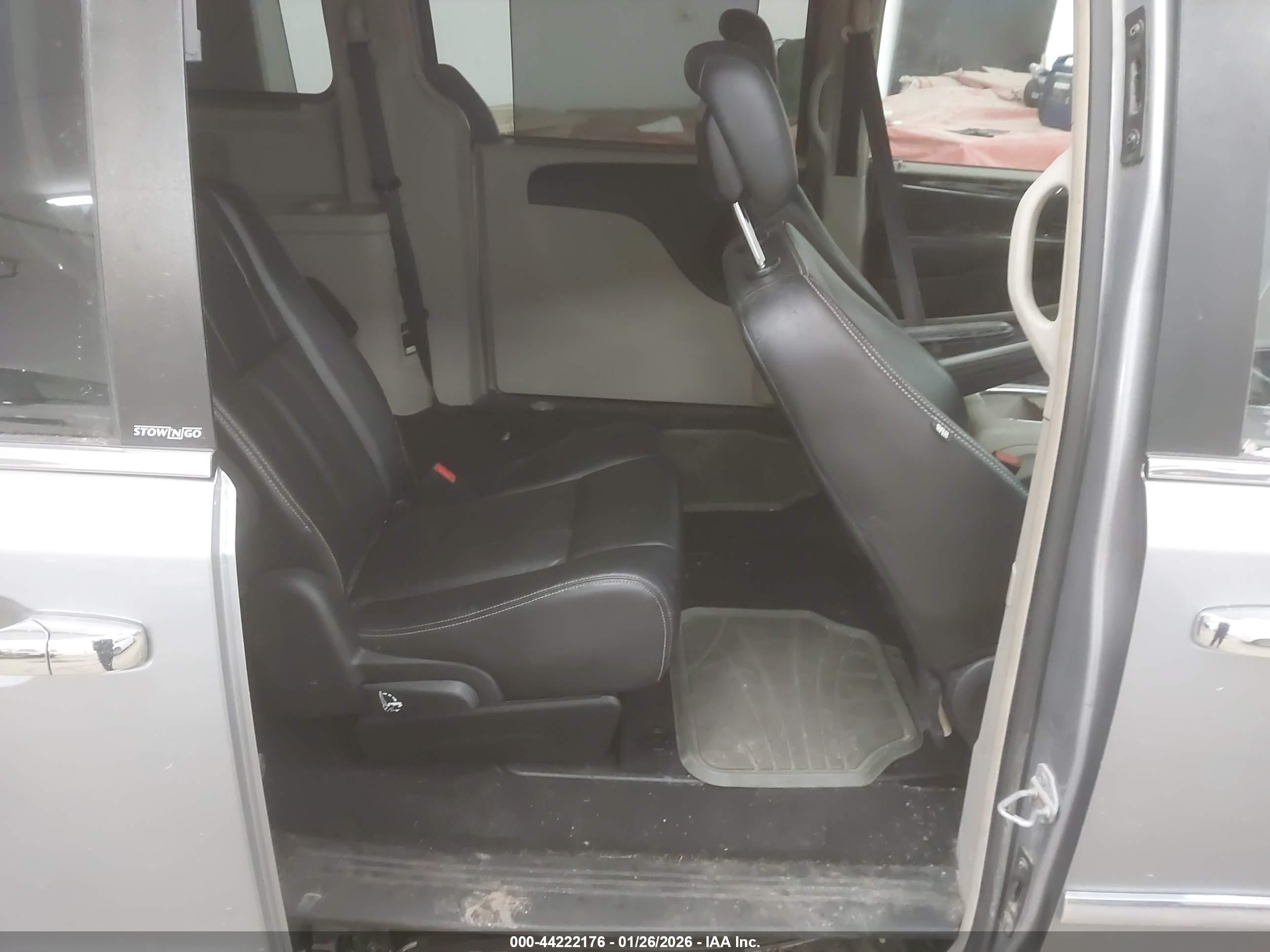 CHRYSLER TOWN image 8