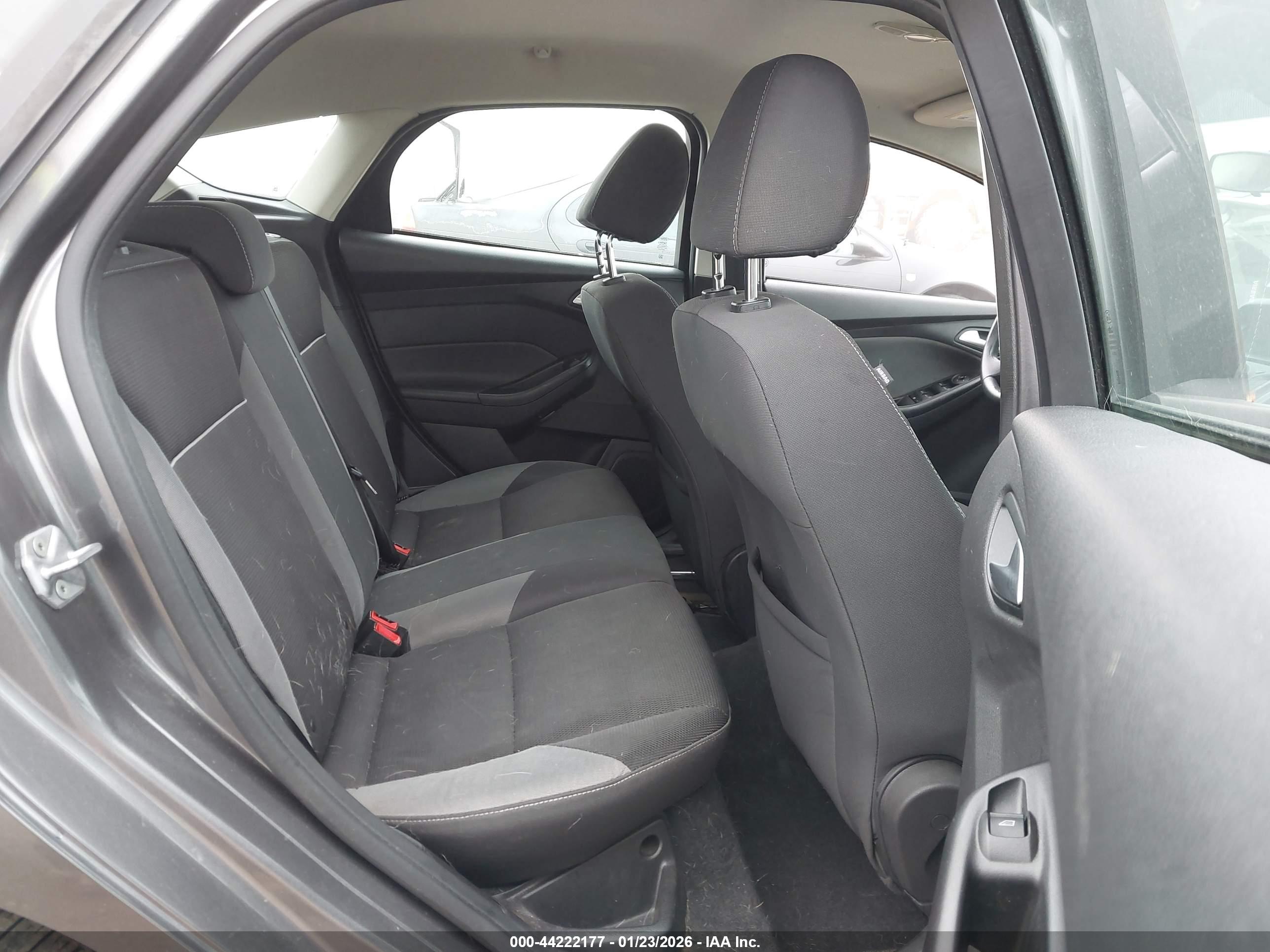 FORD FOCUS image 8