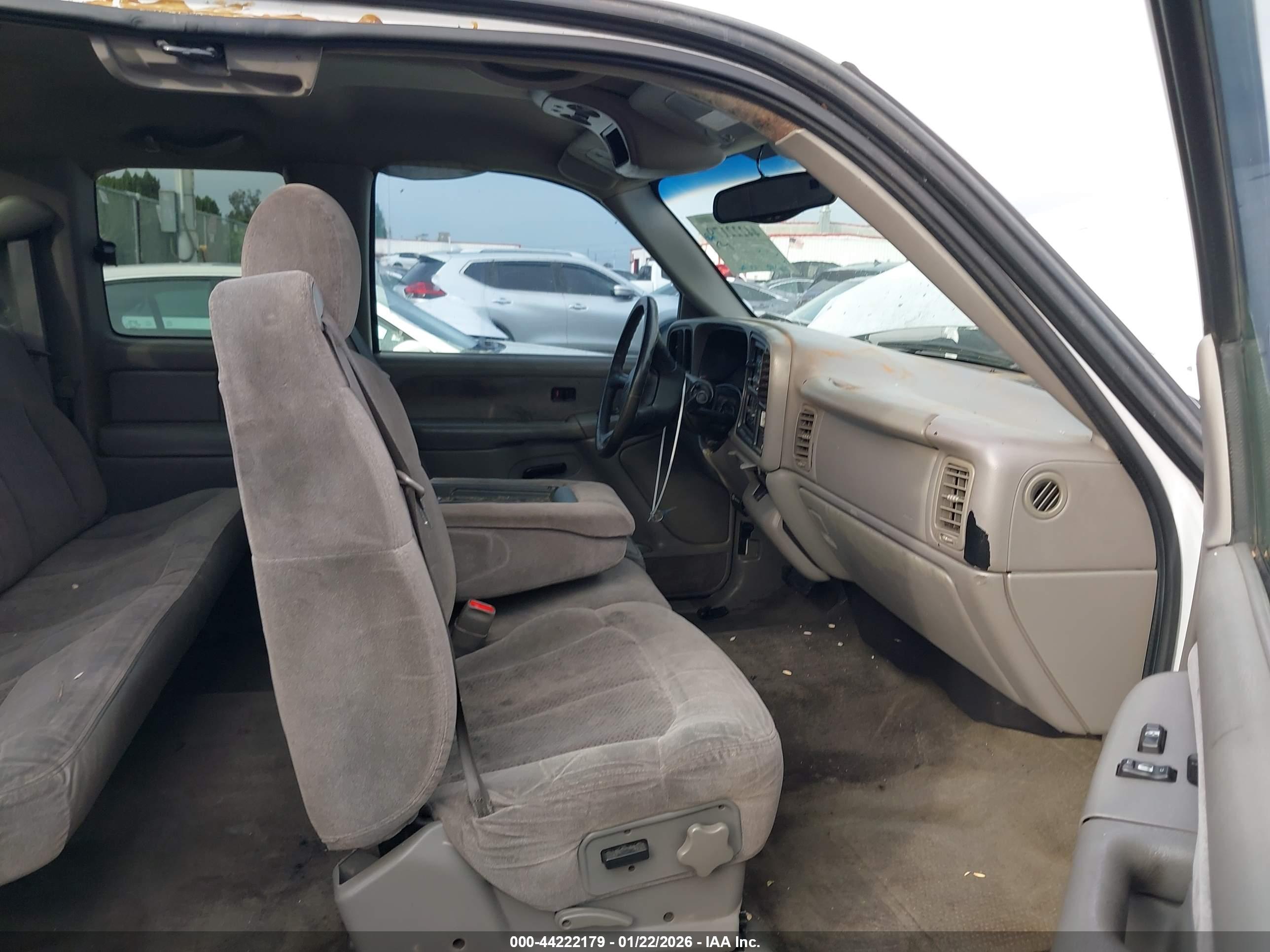 CHEVROLET SILVERADO image 5