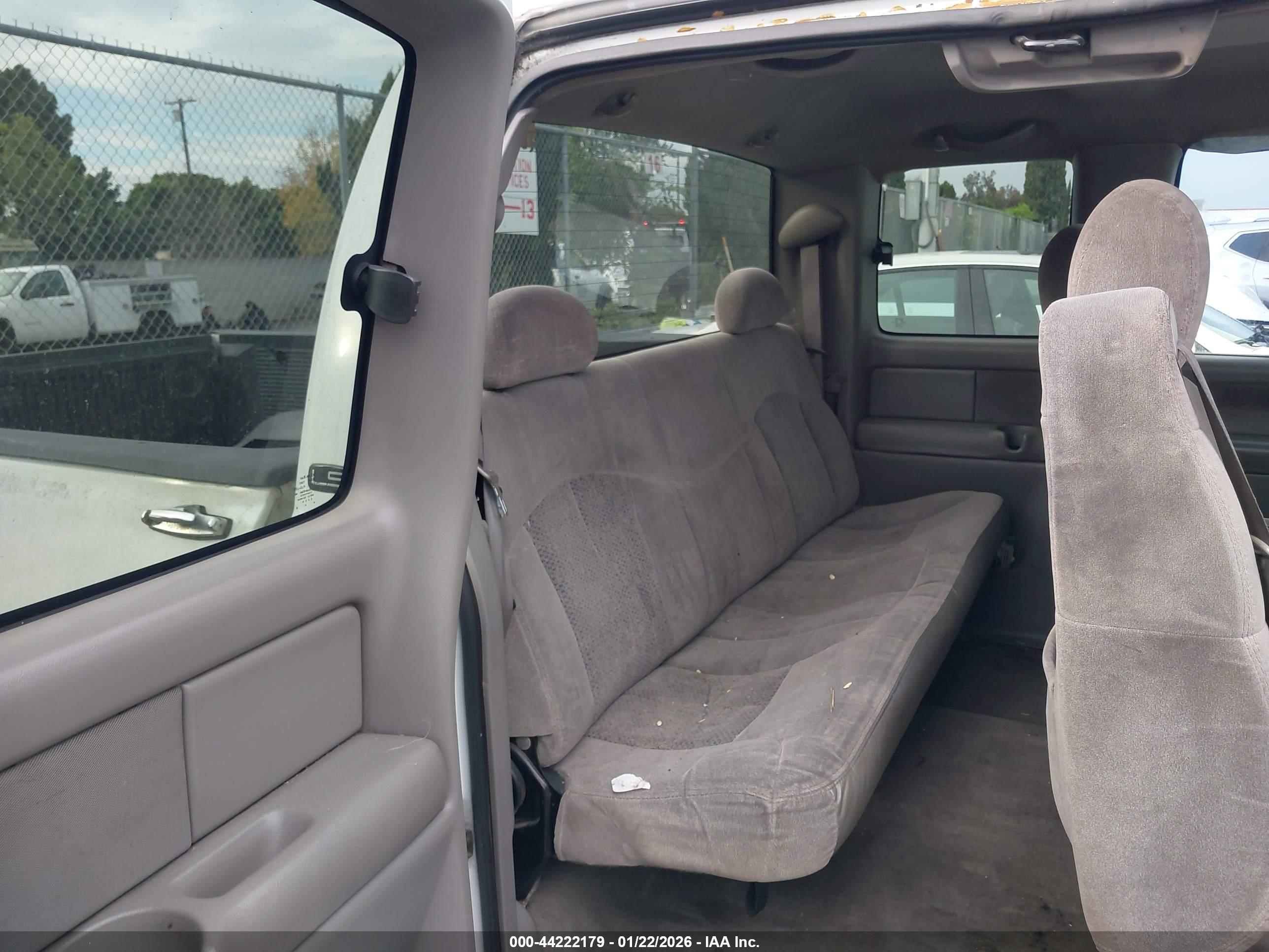 CHEVROLET SILVERADO image 8