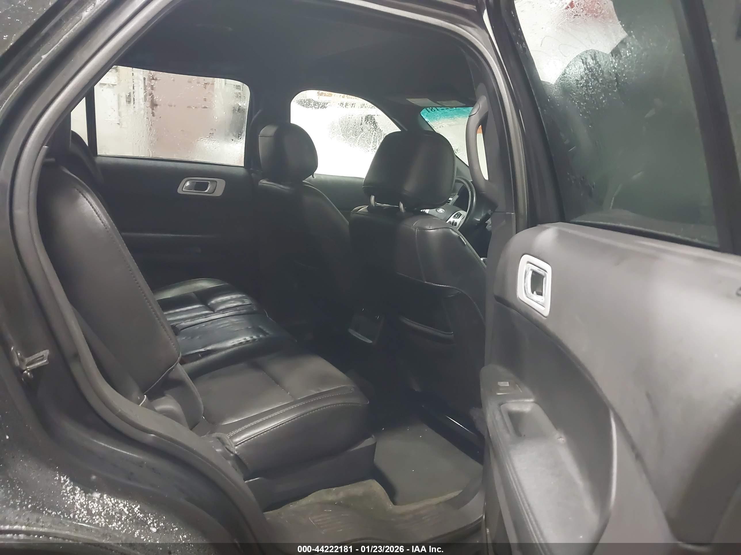 FORD EXPLORER image 8