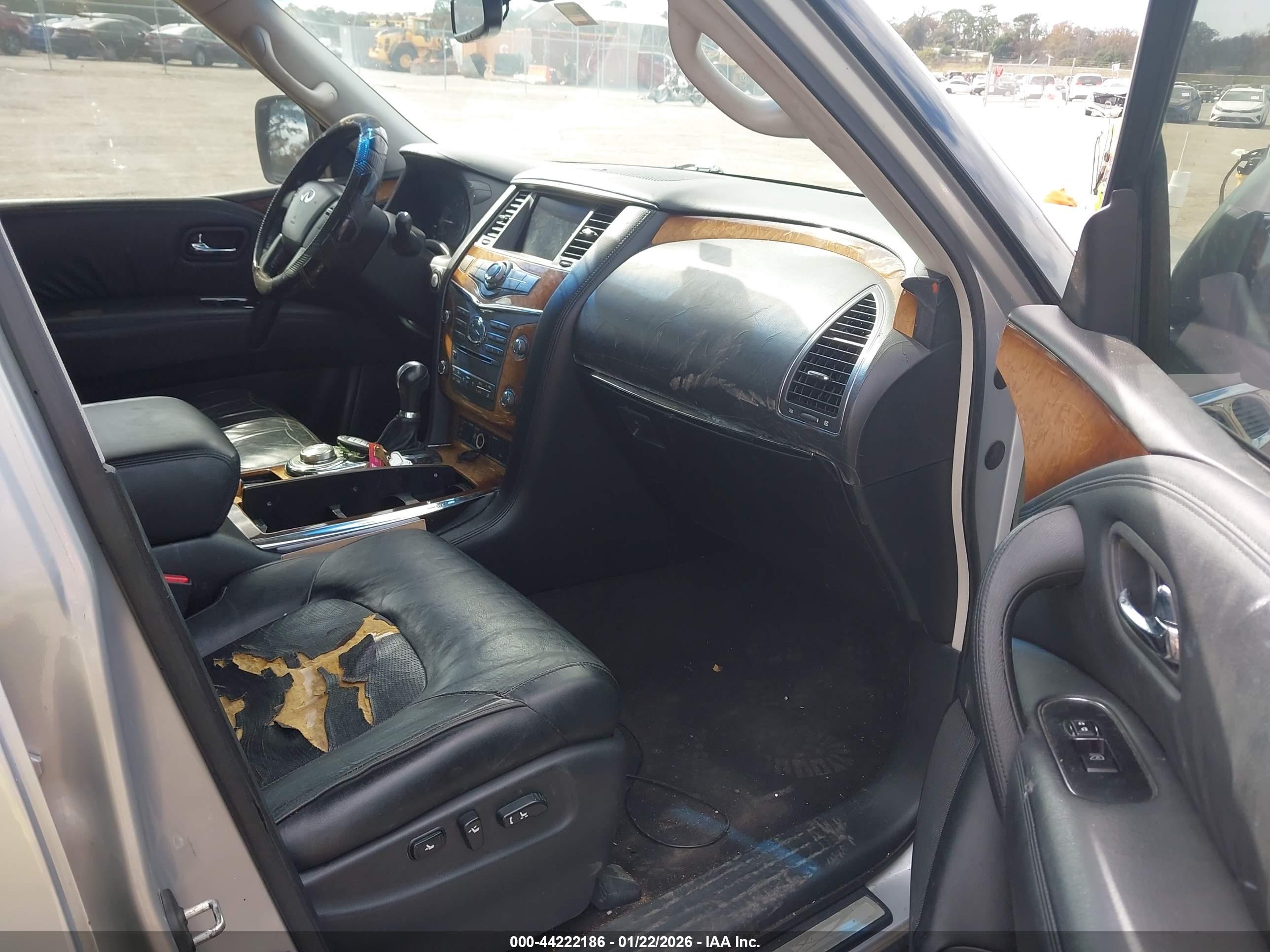 INFINITI QX56 image 5