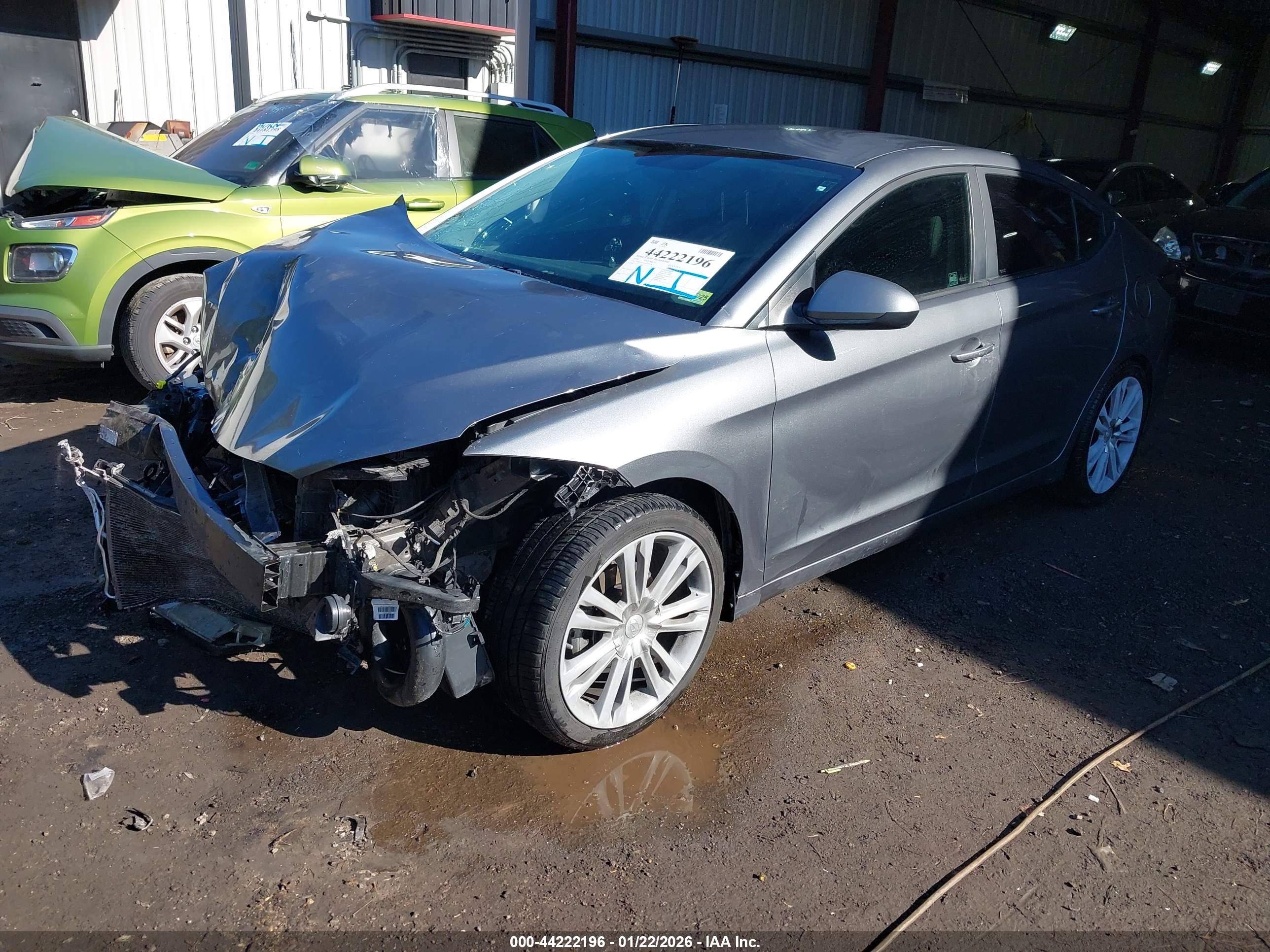 HYUNDAI ELANTRA image 2