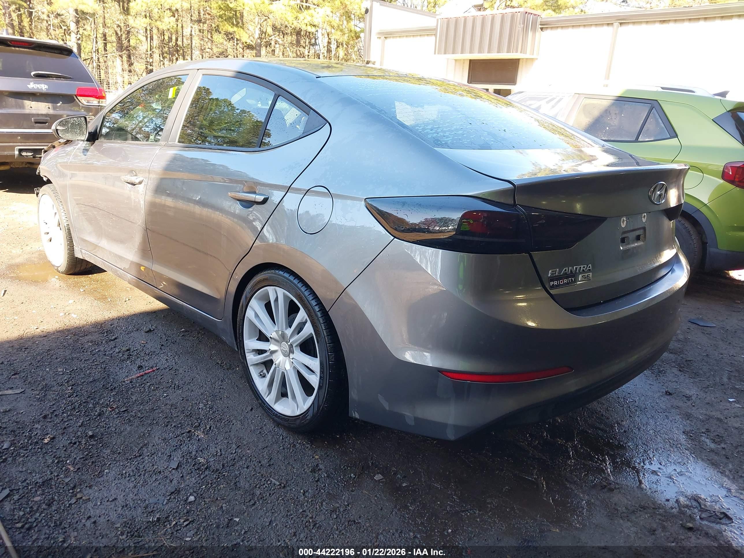 HYUNDAI ELANTRA image 3