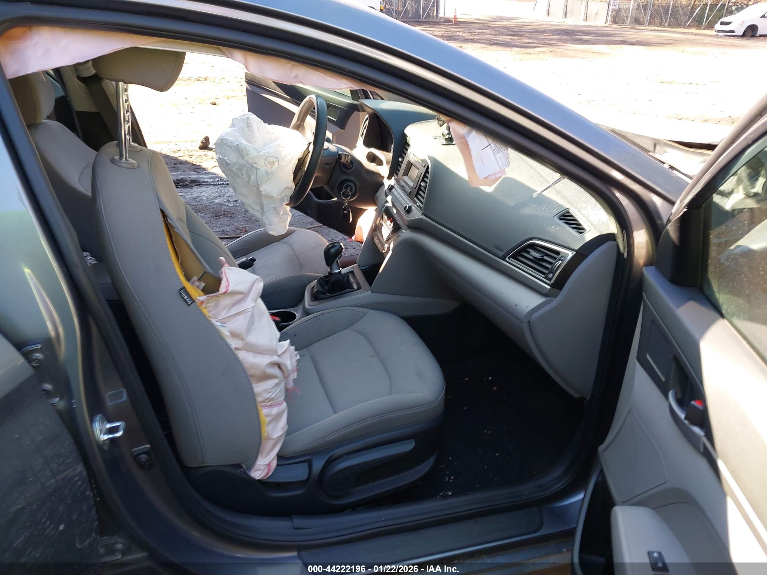 HYUNDAI ELANTRA image 5