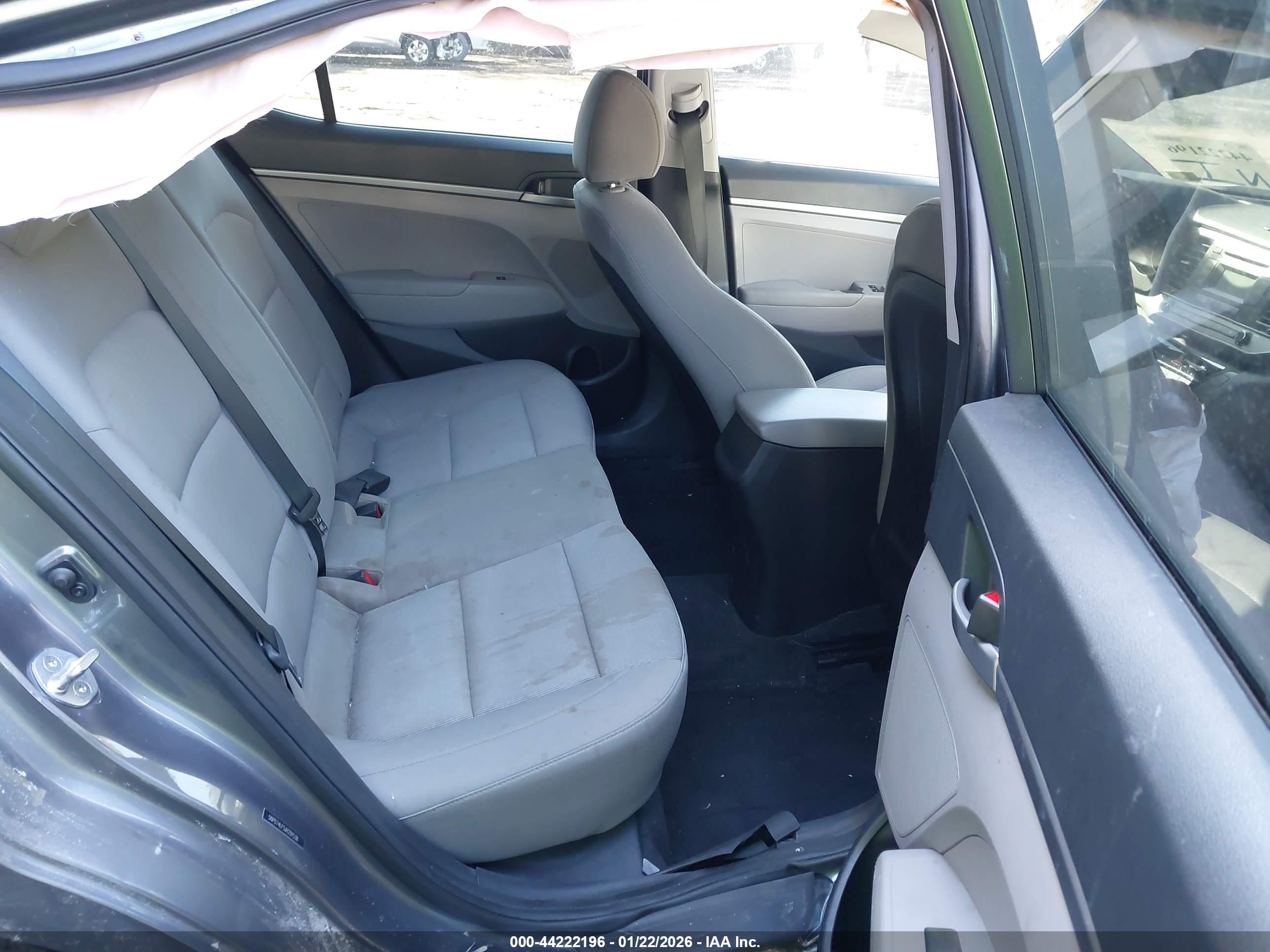 HYUNDAI ELANTRA image 8