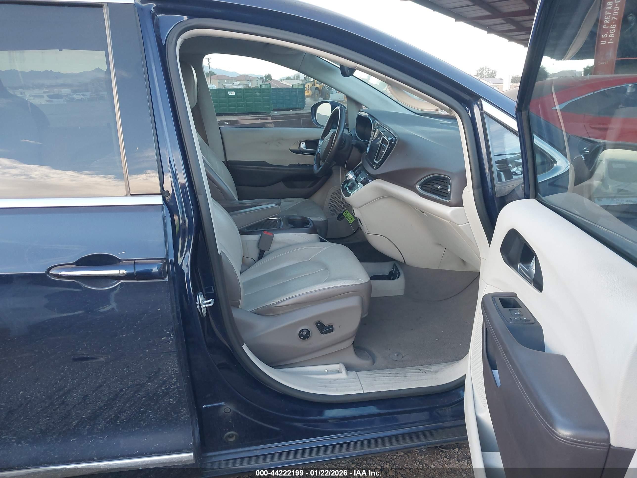 CHRYSLER PACIFICA image 5