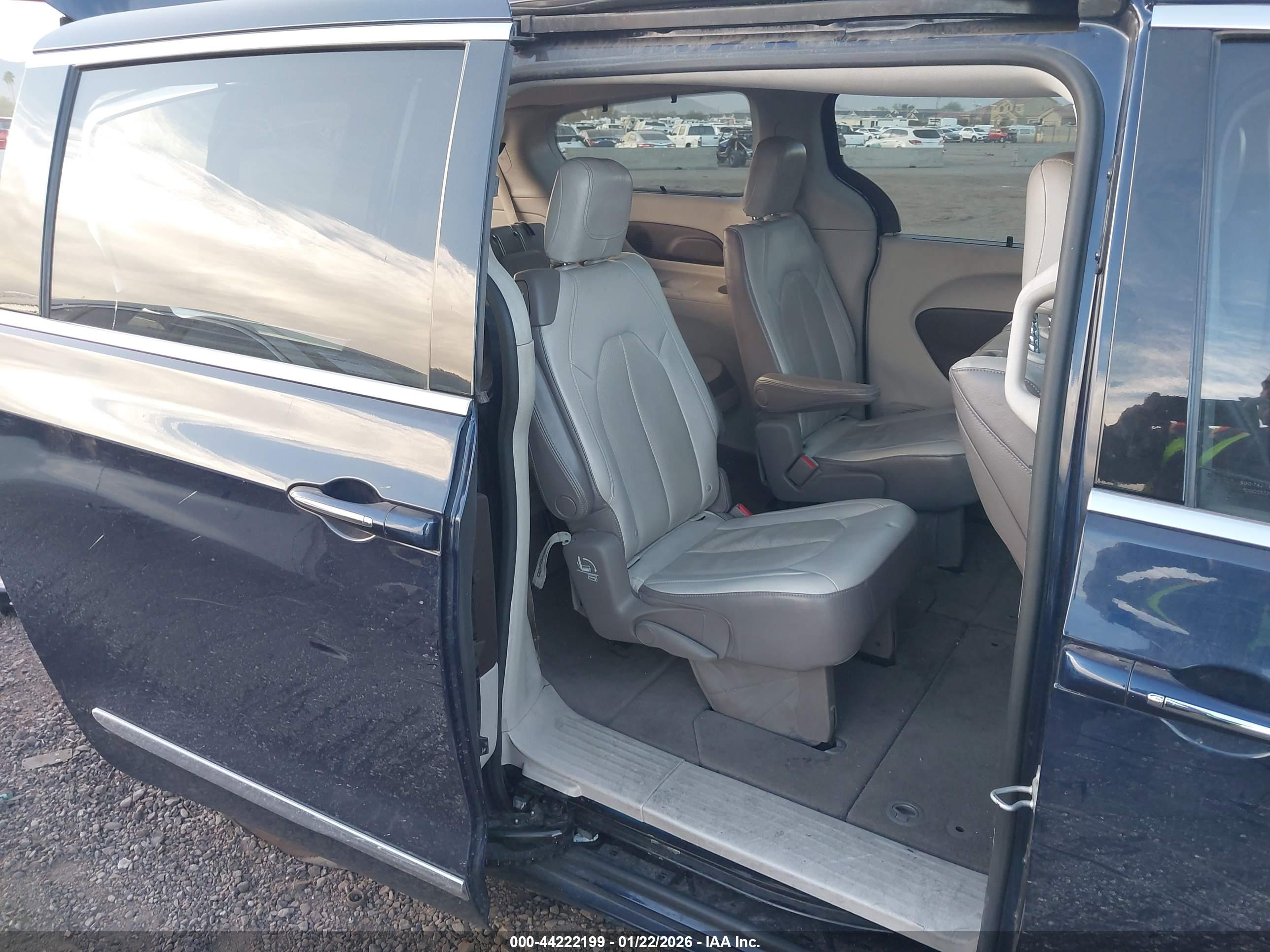 CHRYSLER PACIFICA image 8
