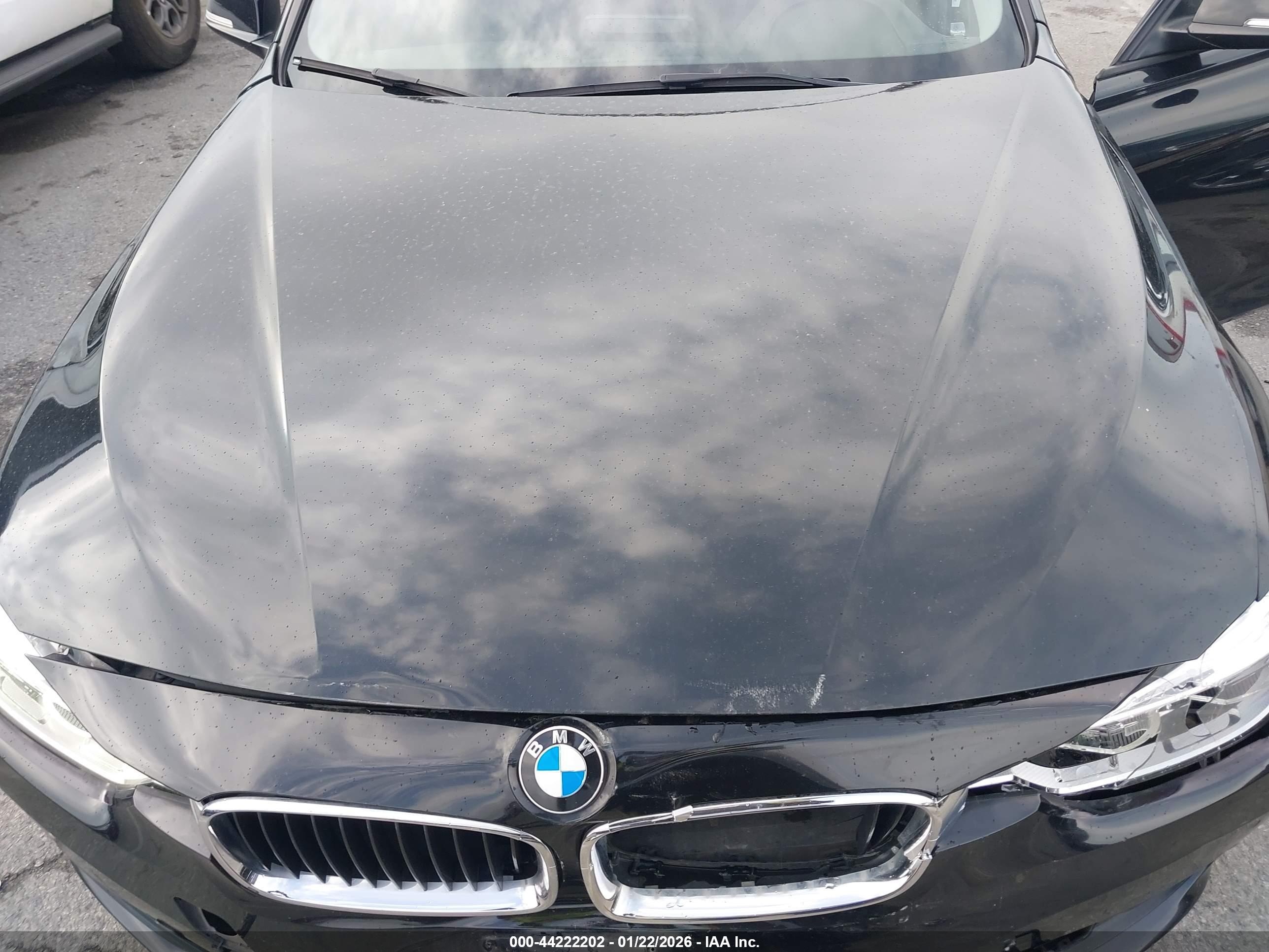 BMW 320I image 10