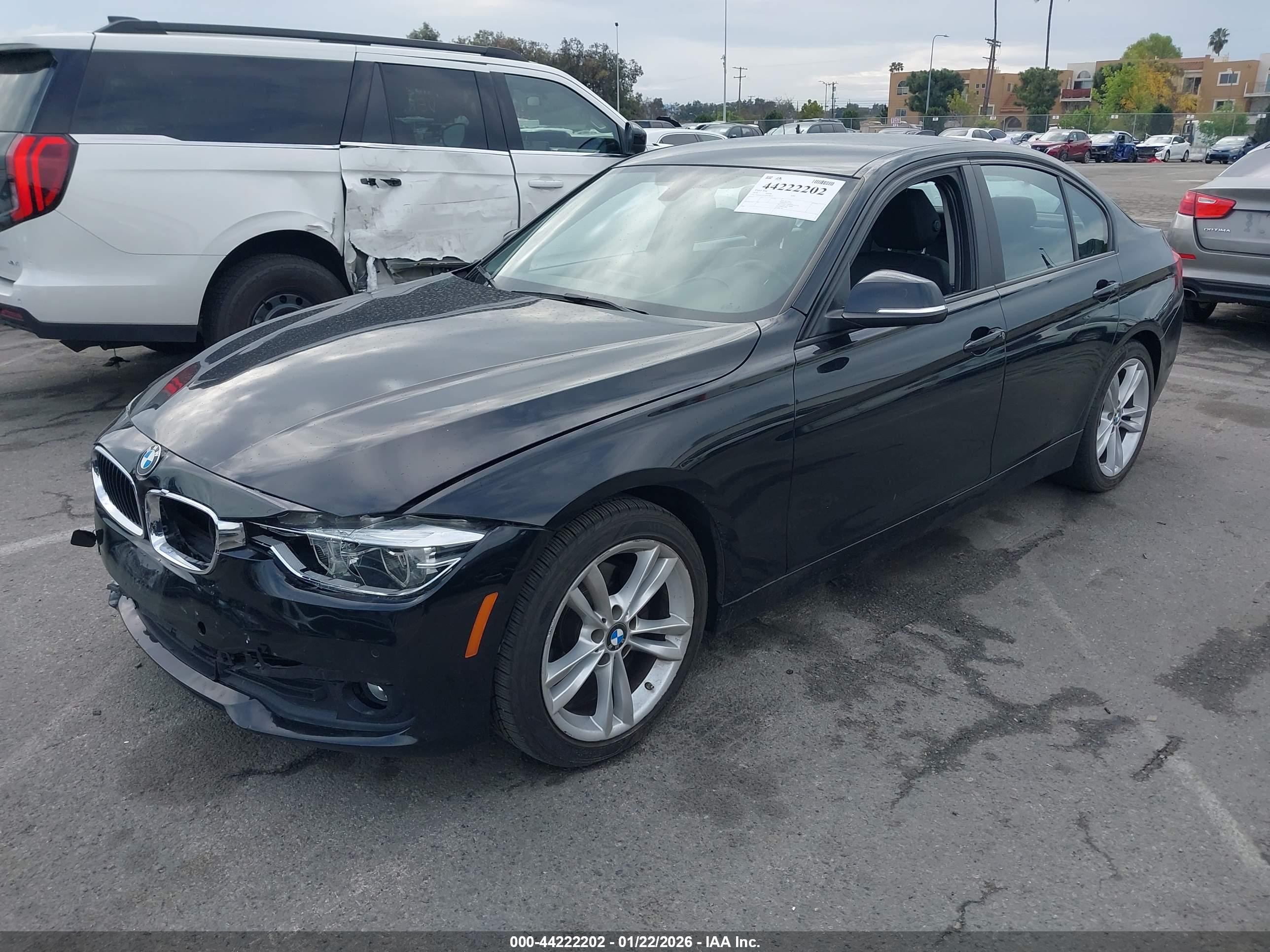BMW 320I image 2