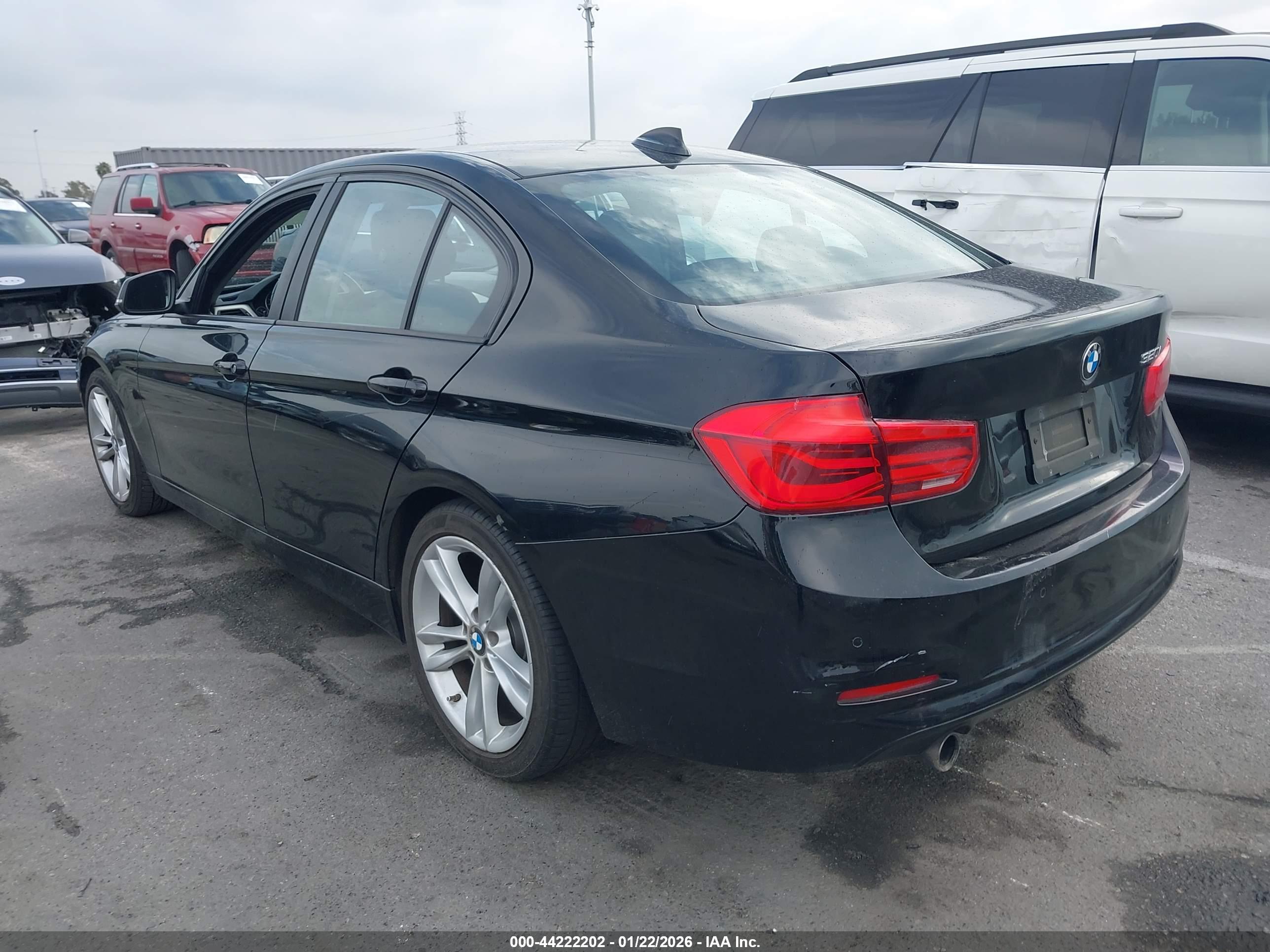 BMW 320I image 3