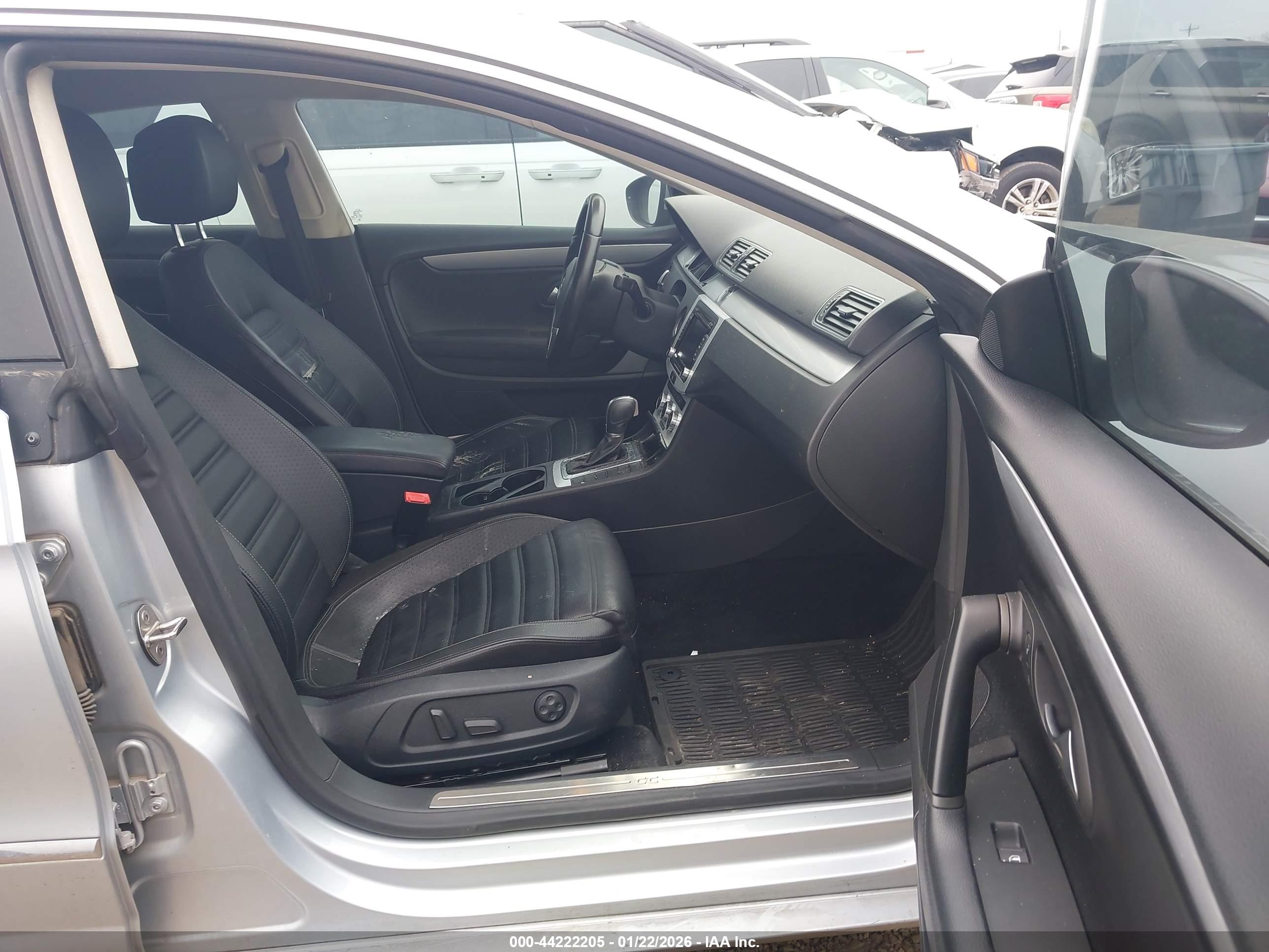 VOLKSWAGEN CC image 5