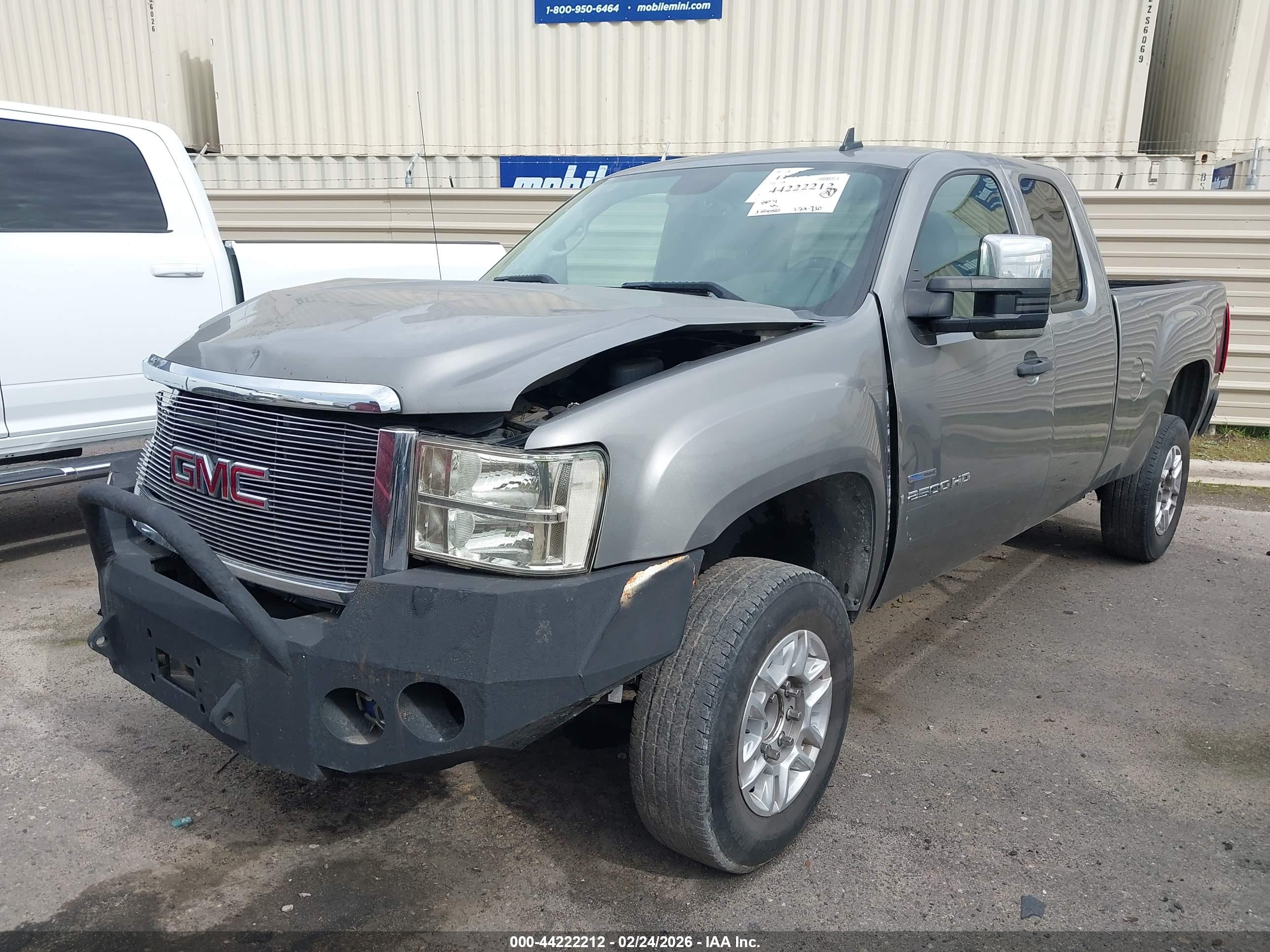 GMC SIERRA image 2