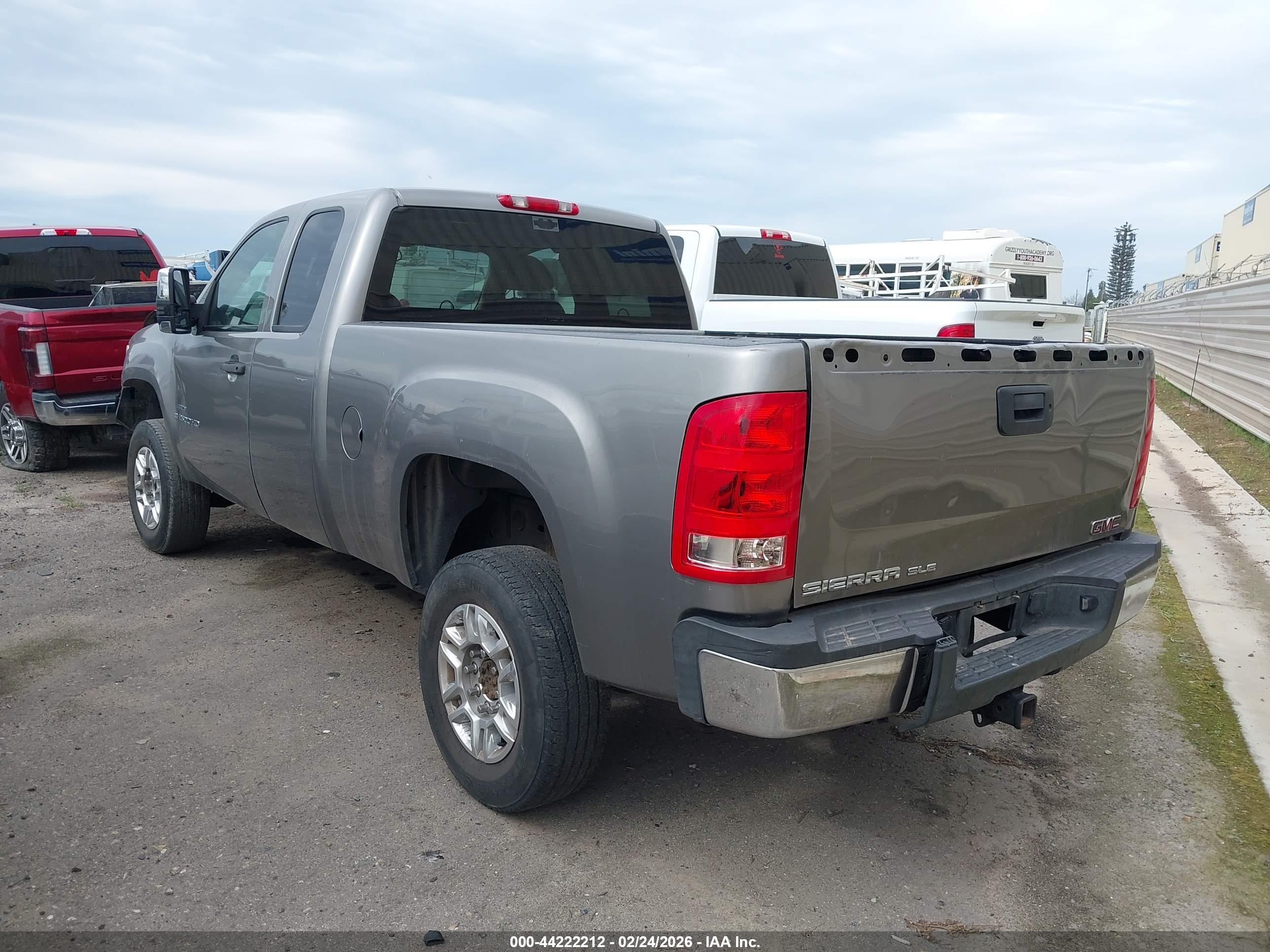 GMC SIERRA image 3