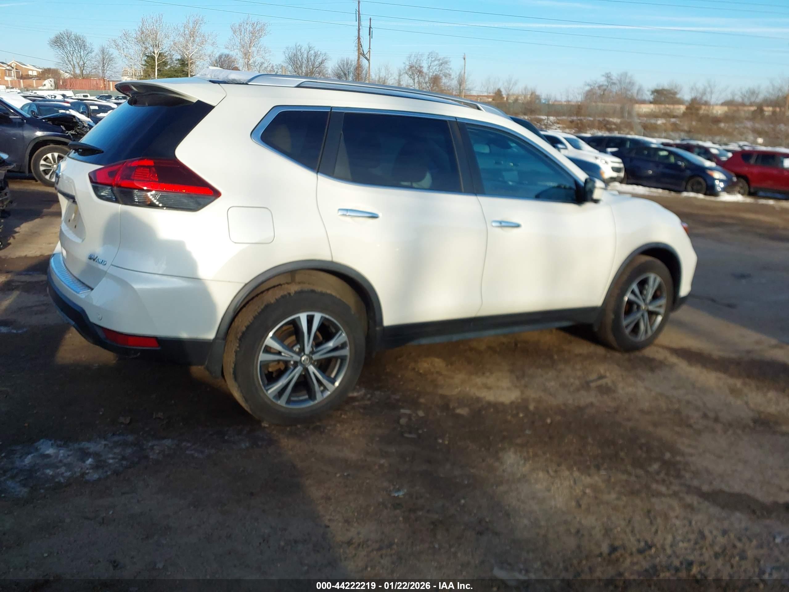 NISSAN ROGUE image 4