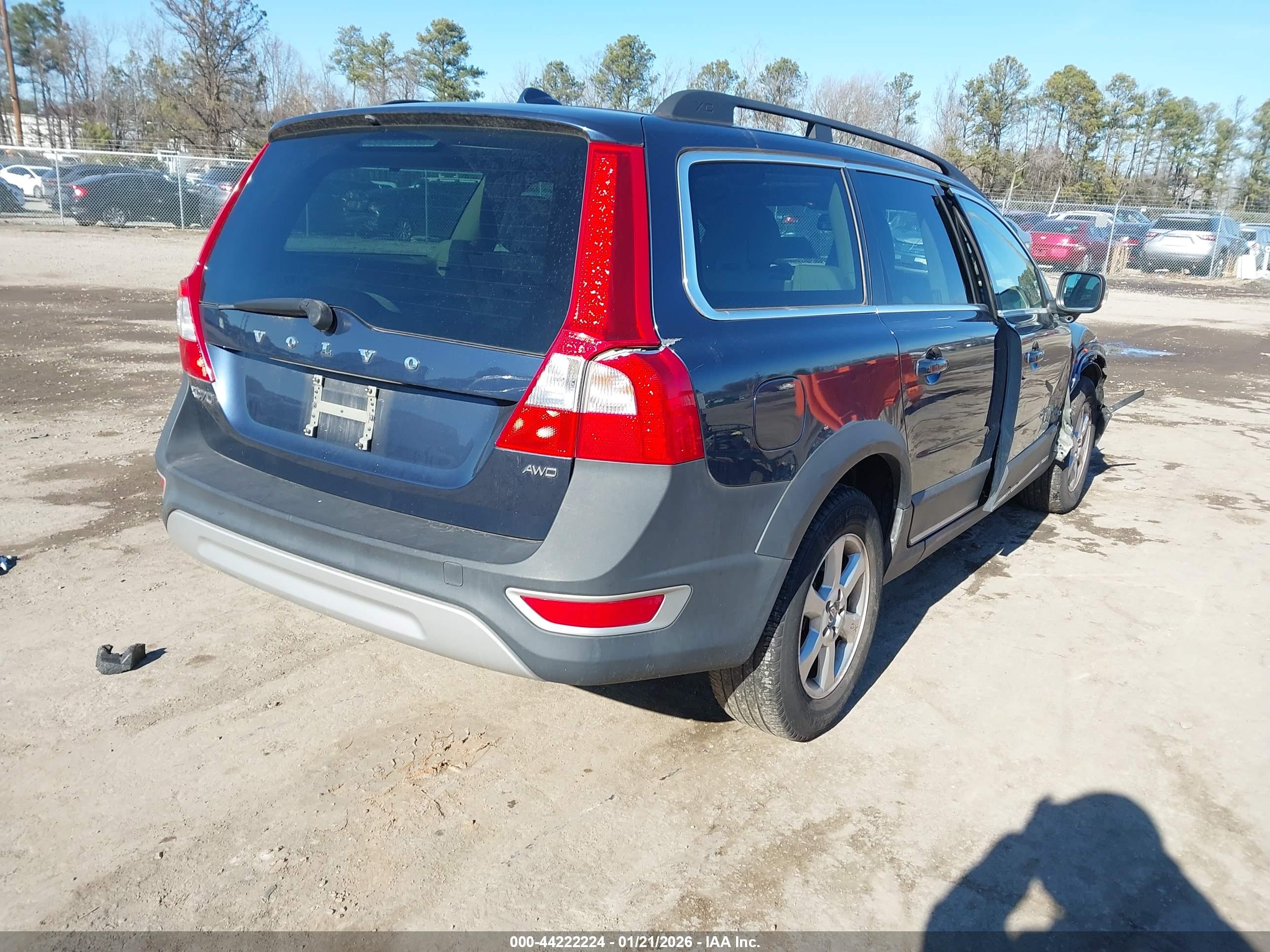 VOLVO XC70 image 4