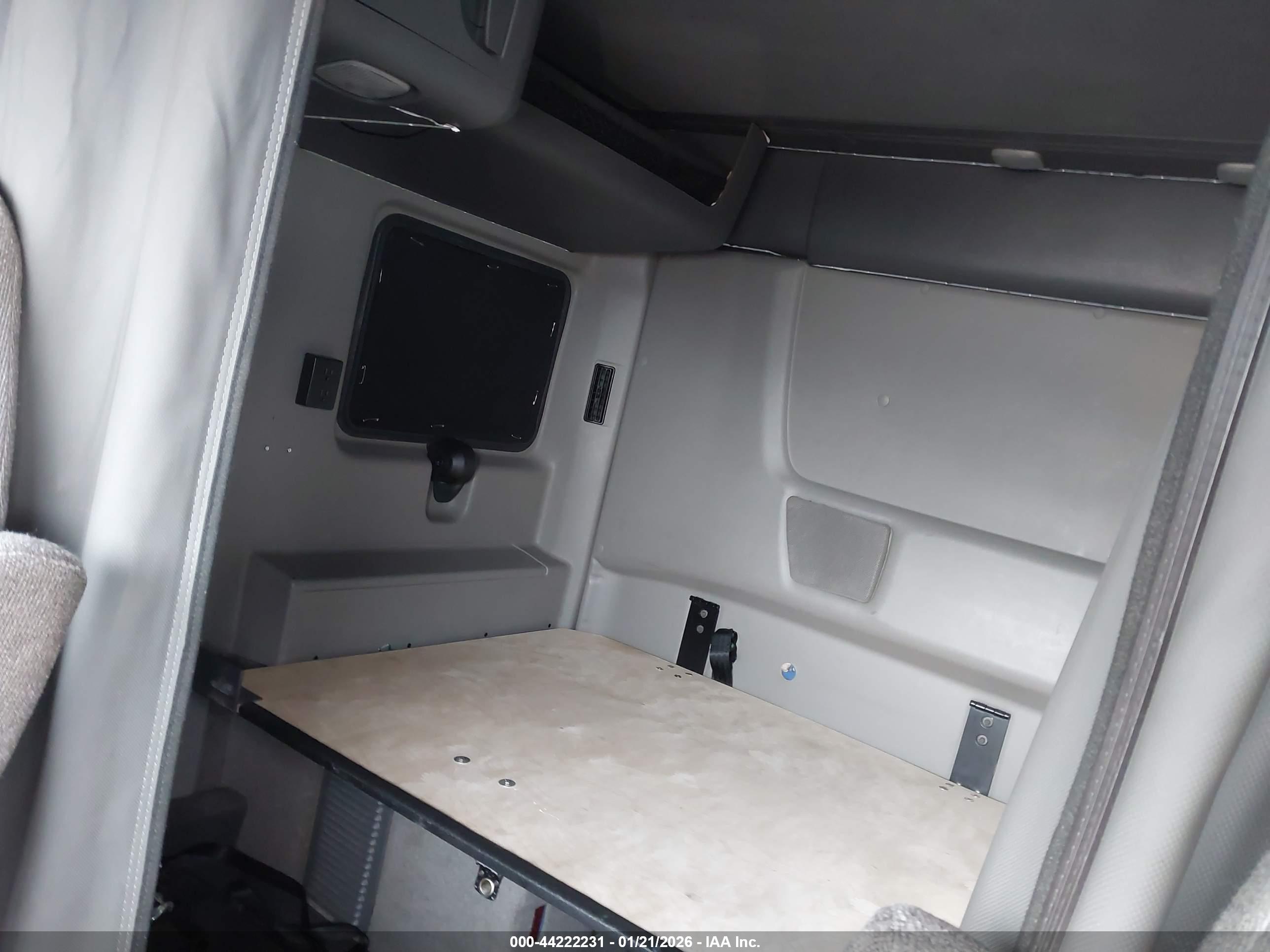 INTERNATIONAL LT image 7