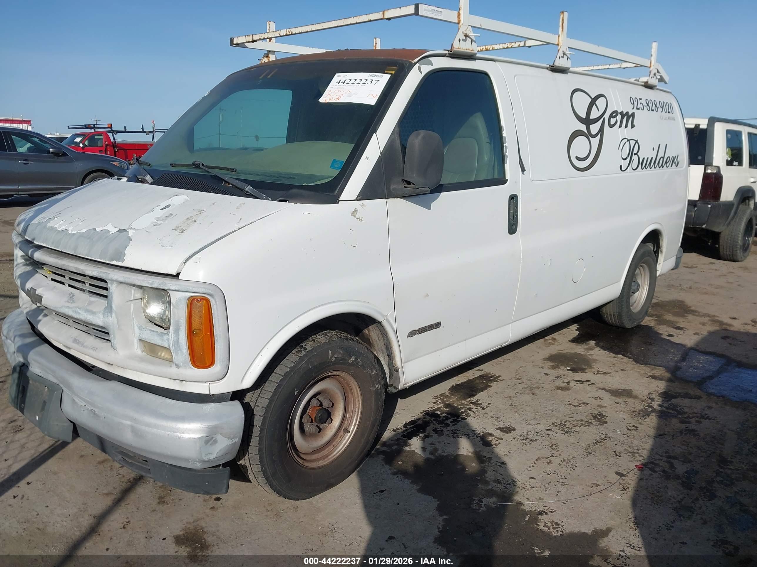 CHEVROLET EXPRESS image 2